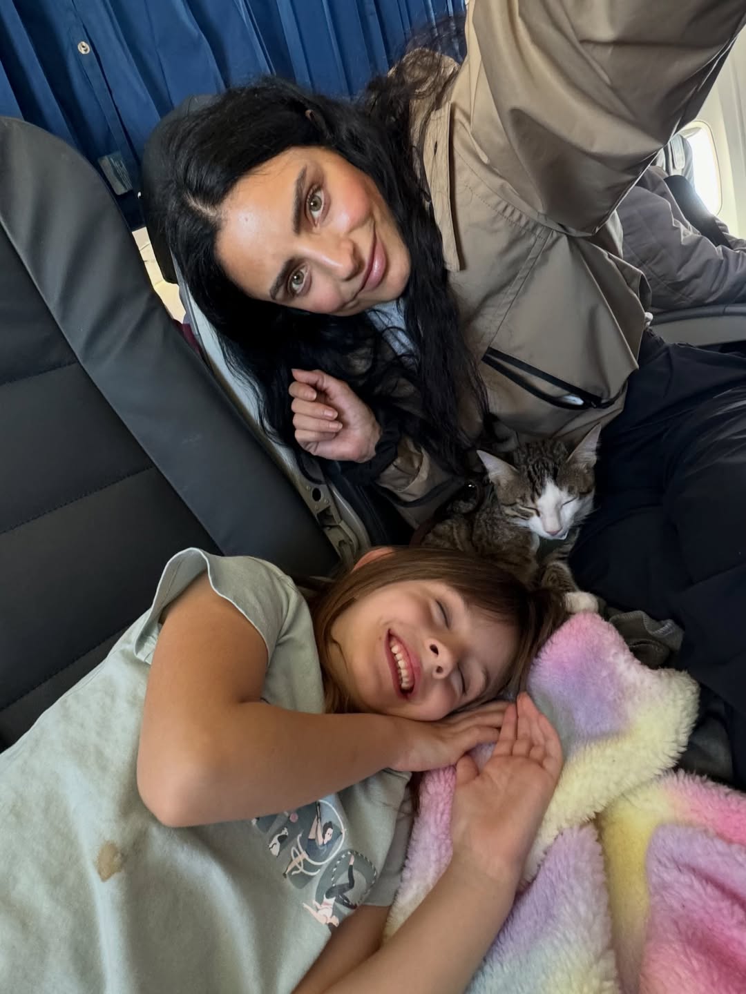 Aislinn Derbez compartiendo junto a su hija Kailani, fruto de su matrimonio con Mauricio Ochmann | Fuente: Instagram/aislinnderbez