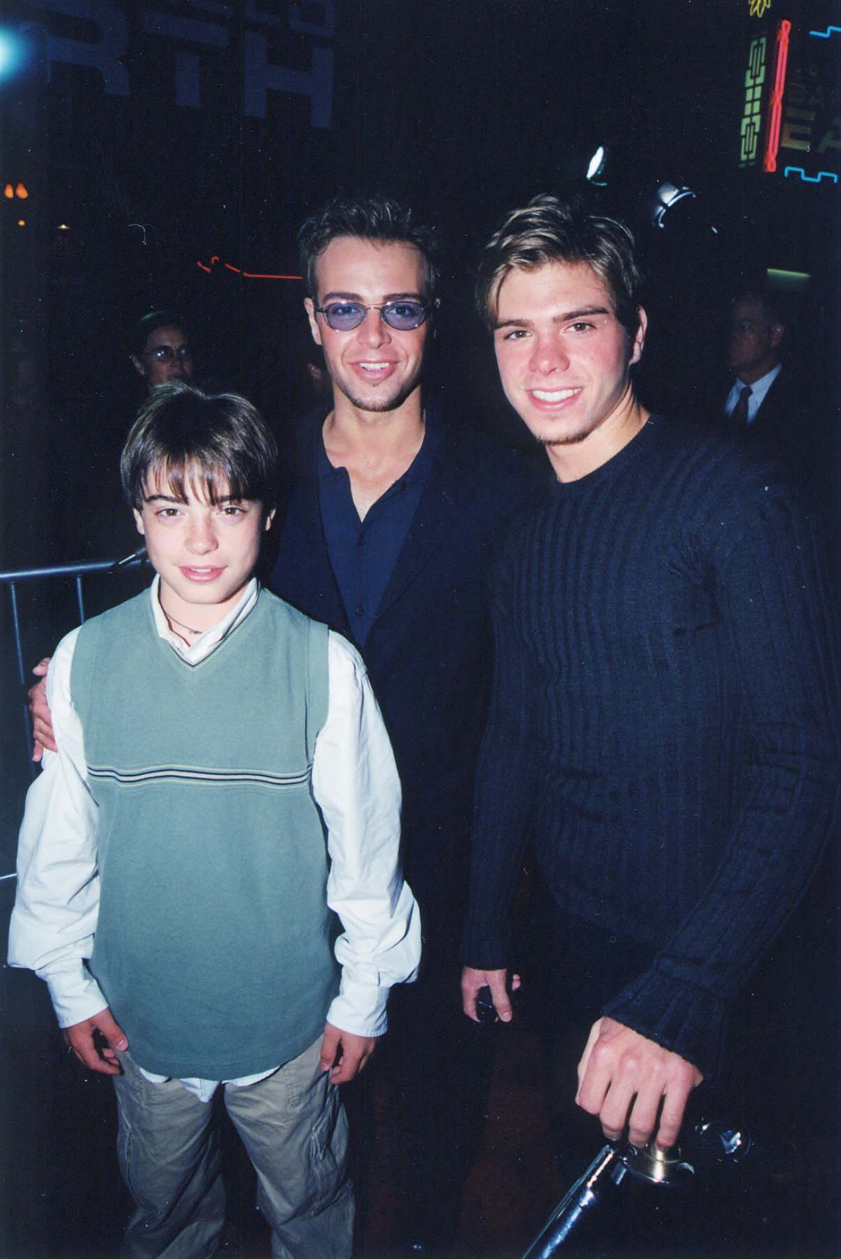 Andrew, Joey y Matthew Lawrence asisten al estreno de "Battlefield Earth", 2000 | Fuente: Getty Images