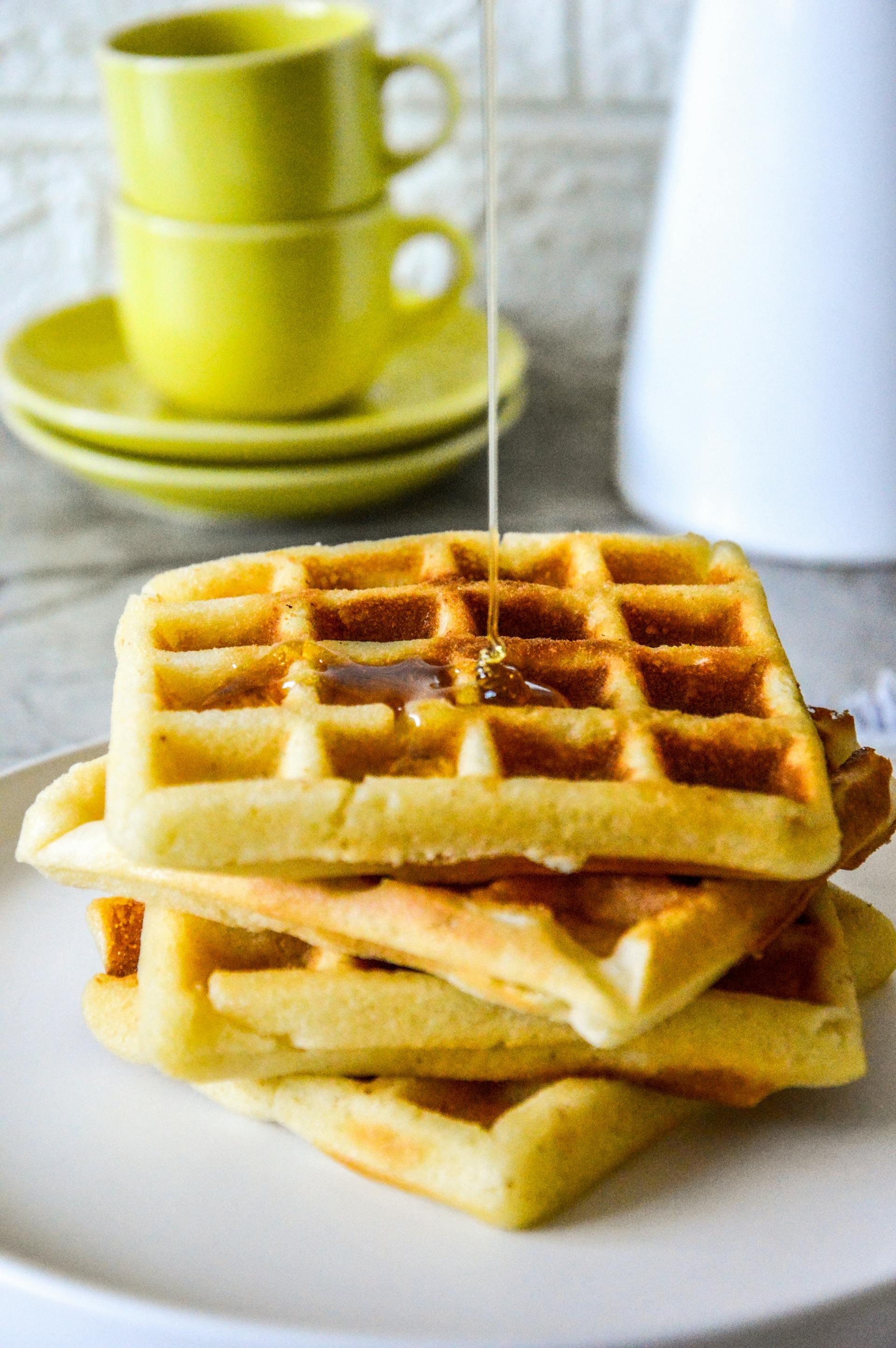 Gofres en un plato | Fuente: Pexels