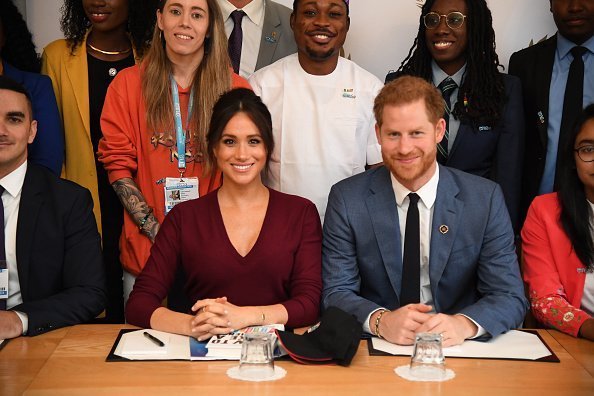 El duque y la duquesa de Sussex asisten a una mesa redonda sobre igualdad de género con The Queens Commonwealth Trust. | Foto: Getty Images