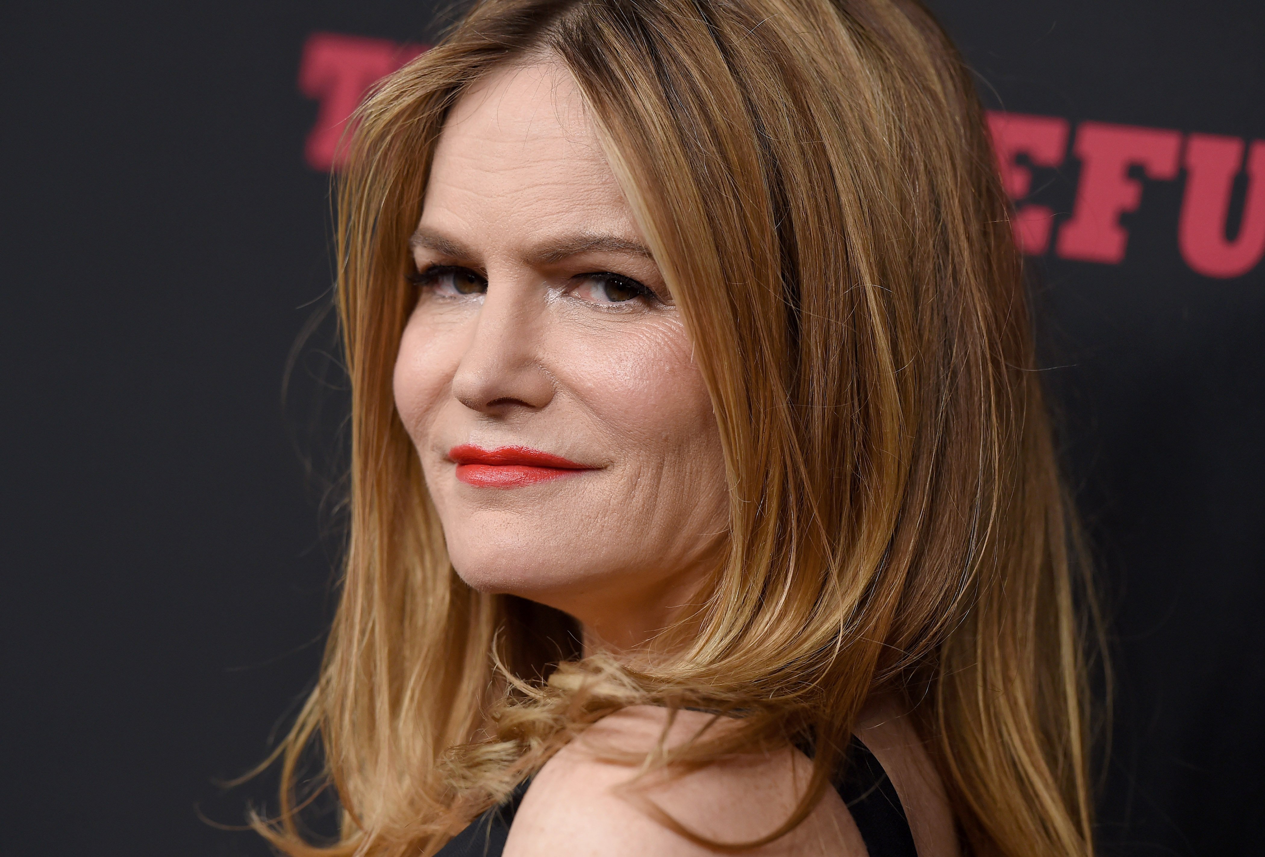 Jennifer Jason Leigh llega al estreno de "The Hateful Eight" en Los Ángeles el 7 de diciembre de 2015 | Fuente: Getty Images