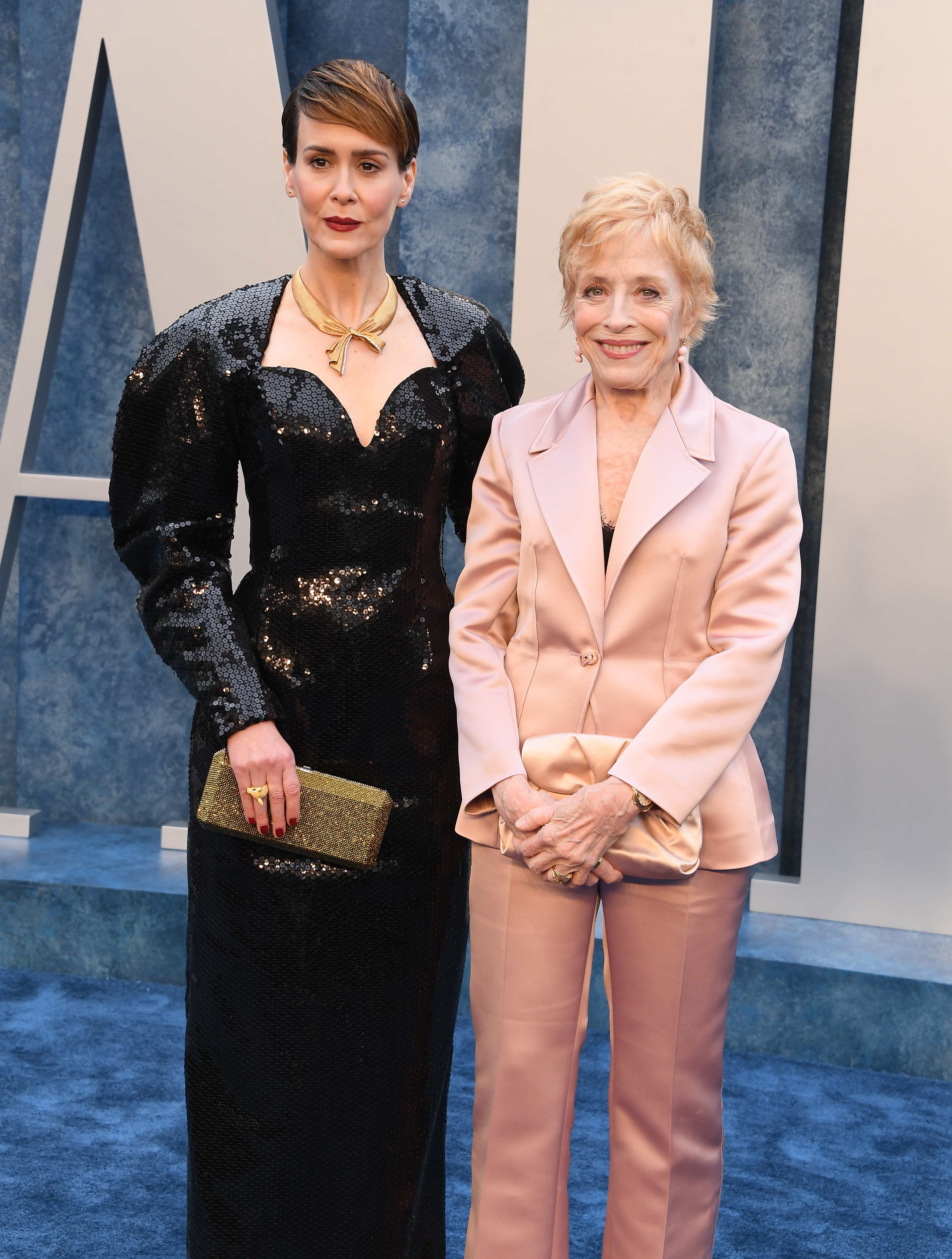Sarah Paulson y Holland Taylor en la fiesta de los Oscar de Vanity Fair el 12 de marzo de 2023, en Beverly Hills, California. | Fuente: Getty Images