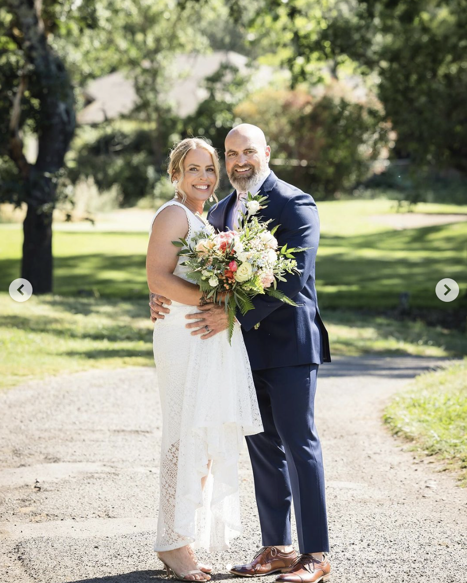 Monnier y su marido Andrew el día de su boda, en una foto del 10 de junio de 2024 | Fuente: Instagram/shayla.r.monnier