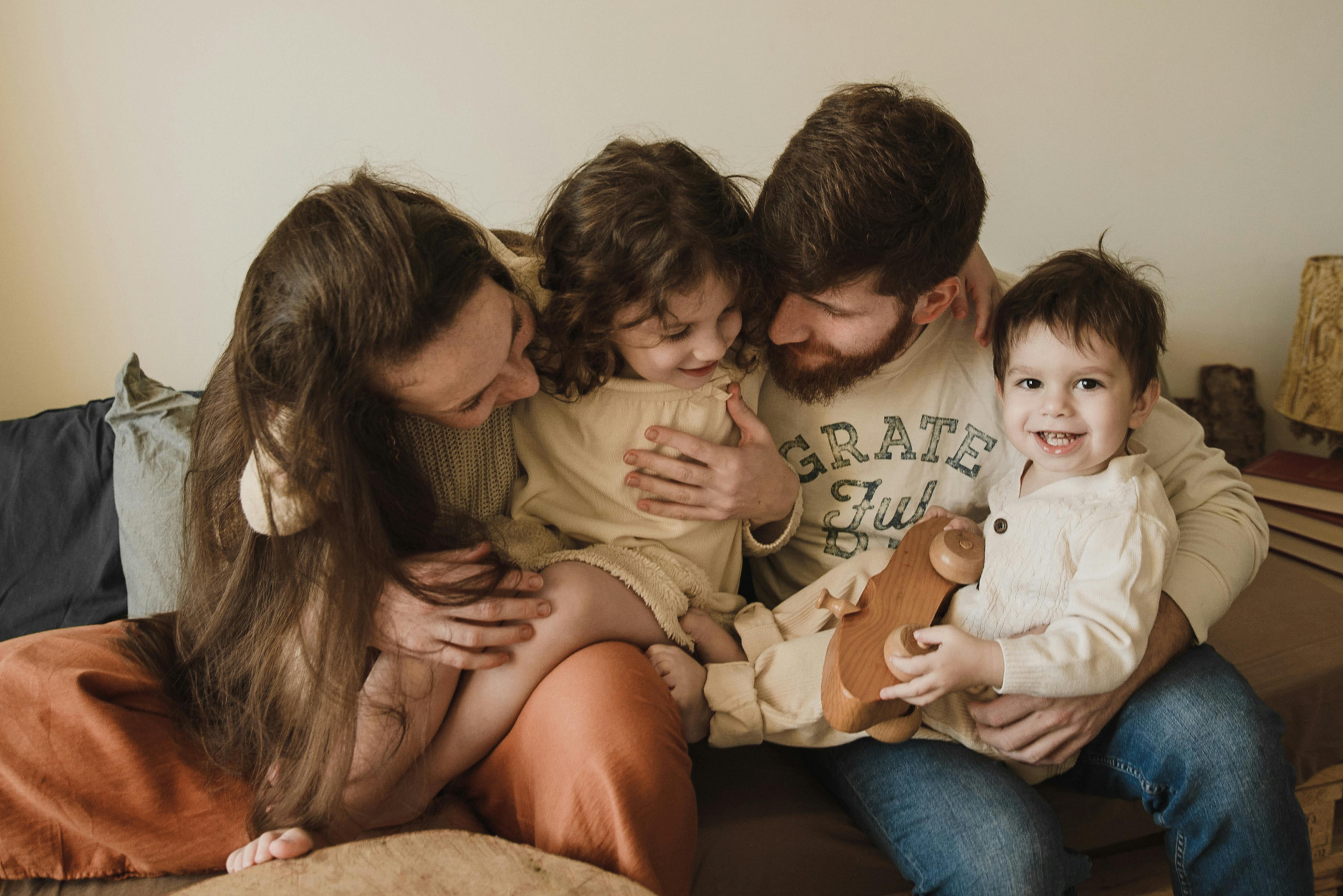 Una familia feliz | Fuente: Pexels