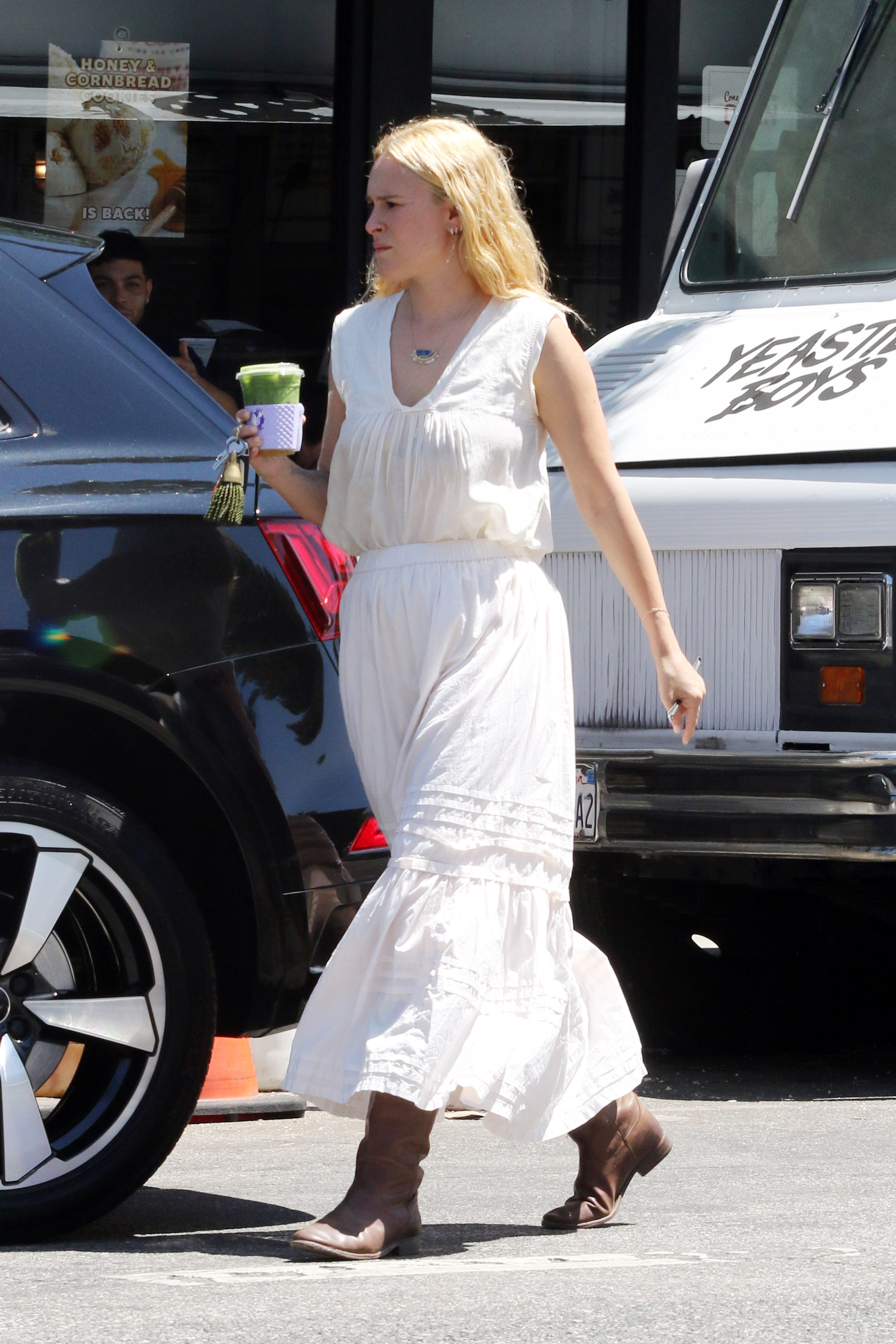 Rumer Willis vista de paseo en Los Ángeles, California, el 3 de agosto de 2024 | Fuente: Getty Images