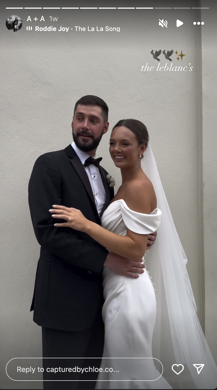 Andrew LeBlanc y Amanda DeWitt LeBlanc en su boda el 1 de junio de 2024, en Nueva York | Fuente: Instagram Story/A + A