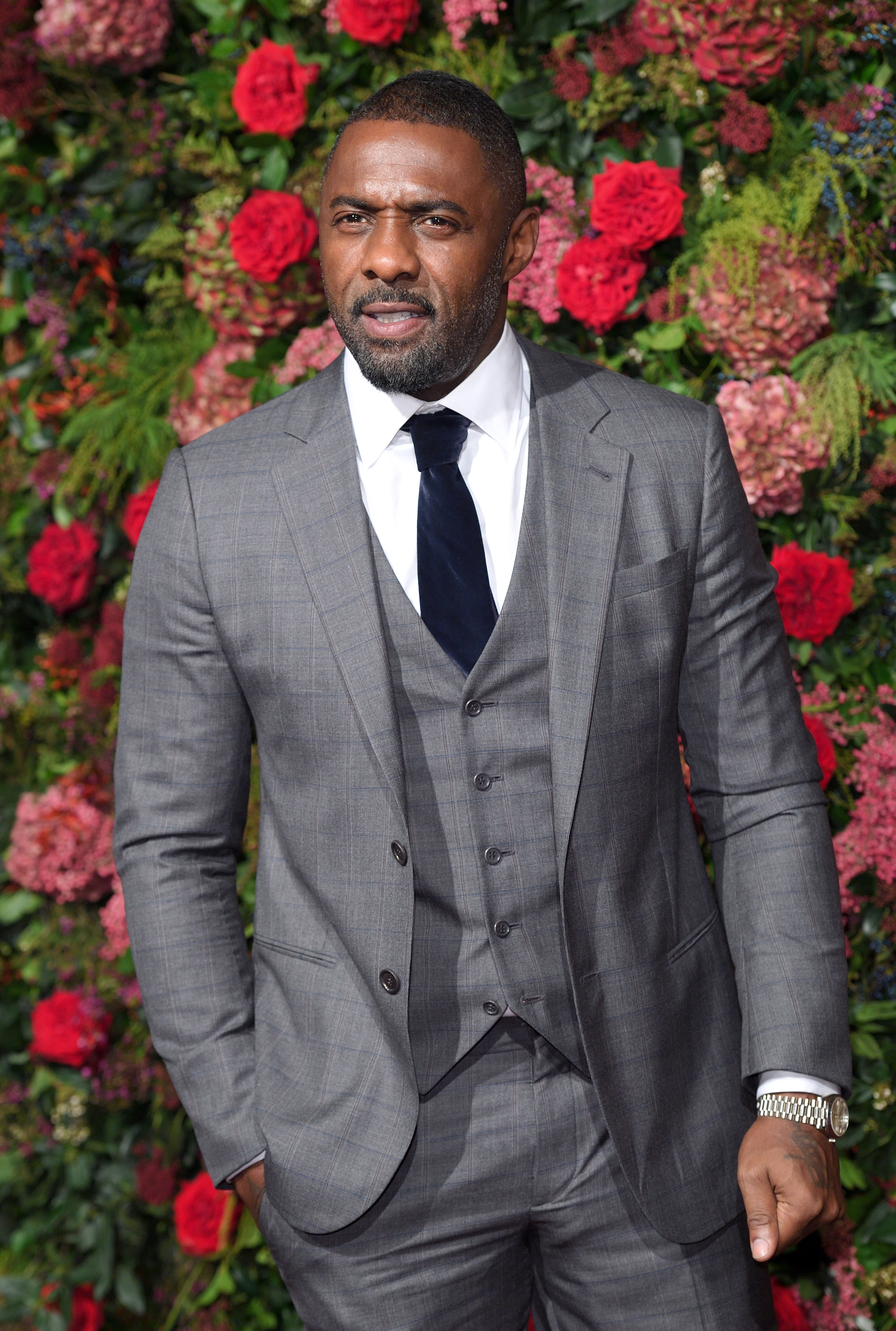 Idris Elba asiste a los Evening Standard Theatre Awards 2018 en el Theatre Royal Drury Lane el 18 de noviembre de 2018, en Londres, Inglaterra | Fuente: Getty Images