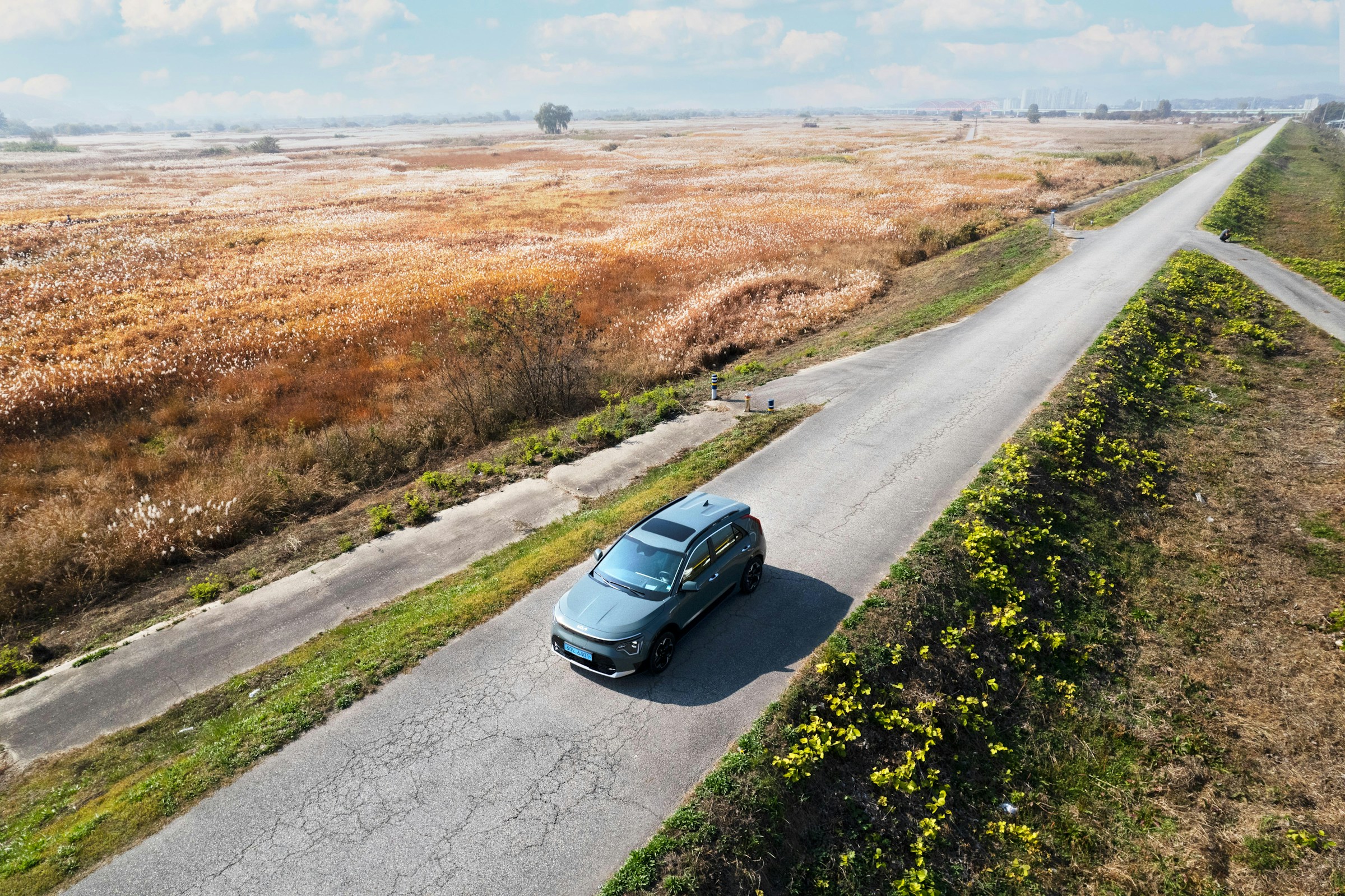 Vista aérea de un Automóvil en la carretera | Fuente: Unsplash