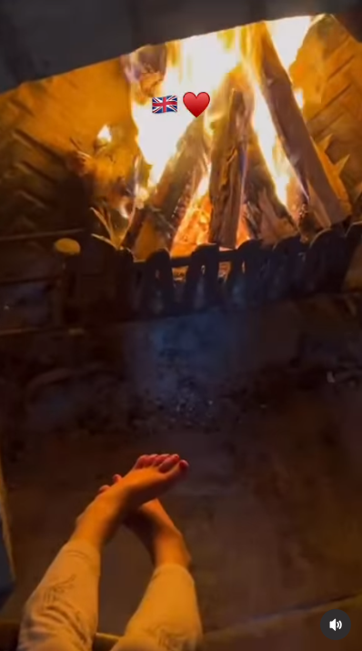 La escapada al campo de la familia también incluyó un momento más tranquilo alrededor de una hoguera crepitante, lo que se suma a la imagen de una vida británica más relajada para los Sussex. Desde aventuras al aire libre hasta el detalle que los espectadores notaron en la voz de Archie, el primer vídeo de Meghan en el Reino Unido ofrece a sus seguidores mucho que ver. | Fuente: Instagram/meghan