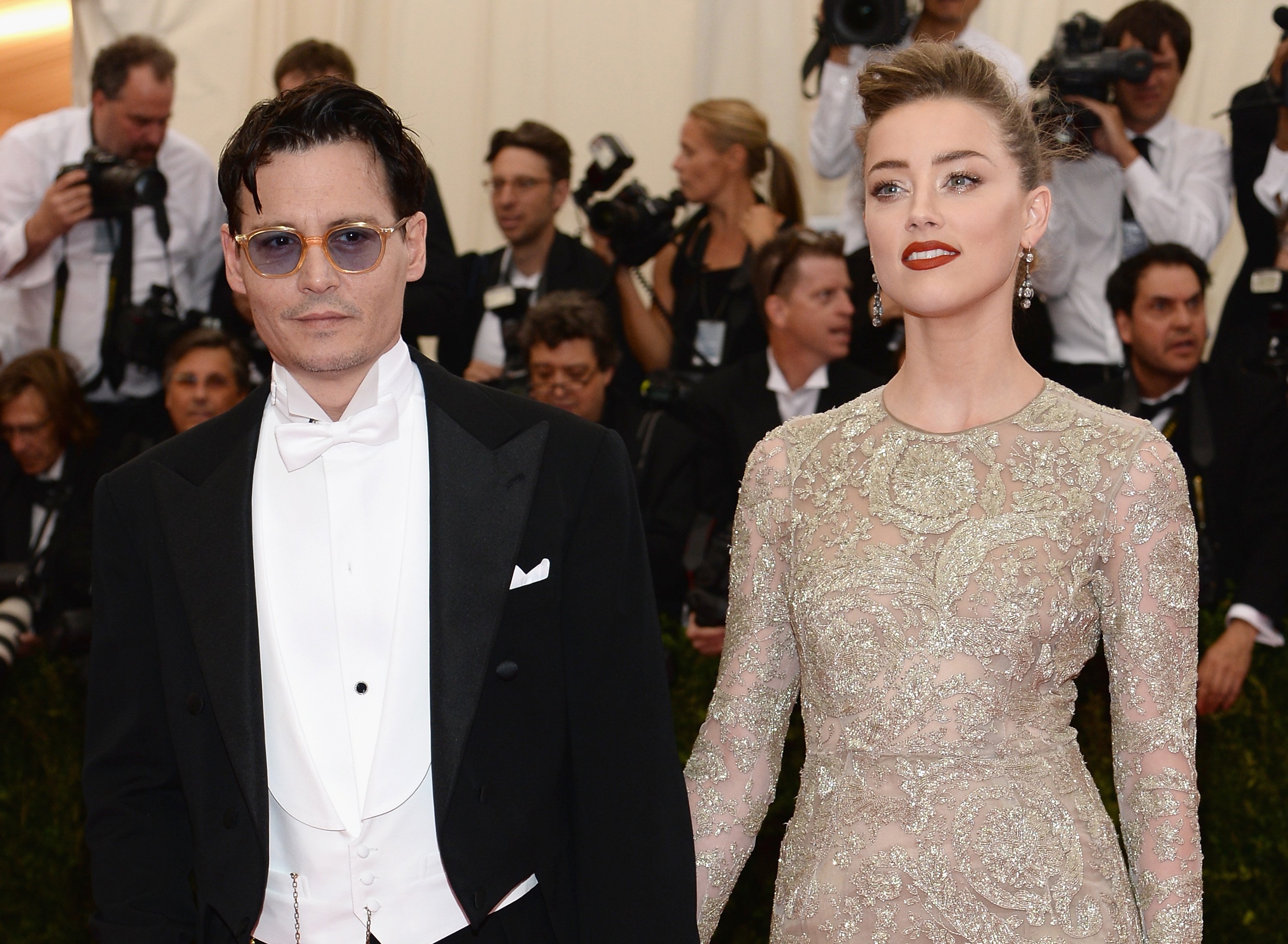 Johnny Depp y Amber Heard en la gala del Costume Institute "Charles James: Beyond Fashion" el 5 de mayo de 2014 en la ciudad de Nueva York. | Foto: Getty Images