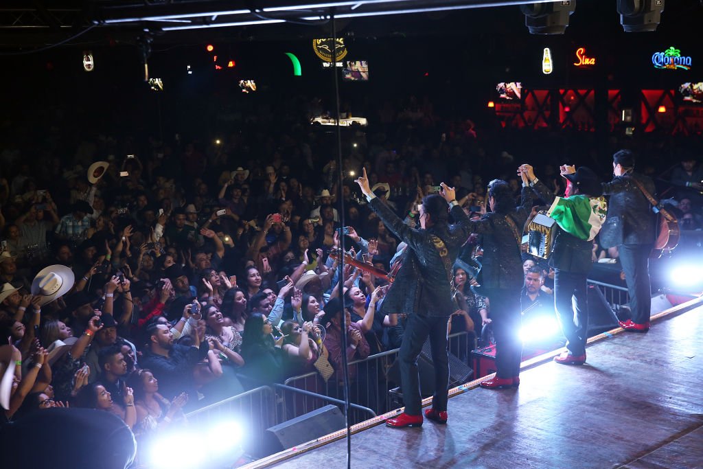 Los Tigres del Norte se presentan en vivo durante un show como parte de la gira “USA Tour 2019”.| Fuente: Getty Images