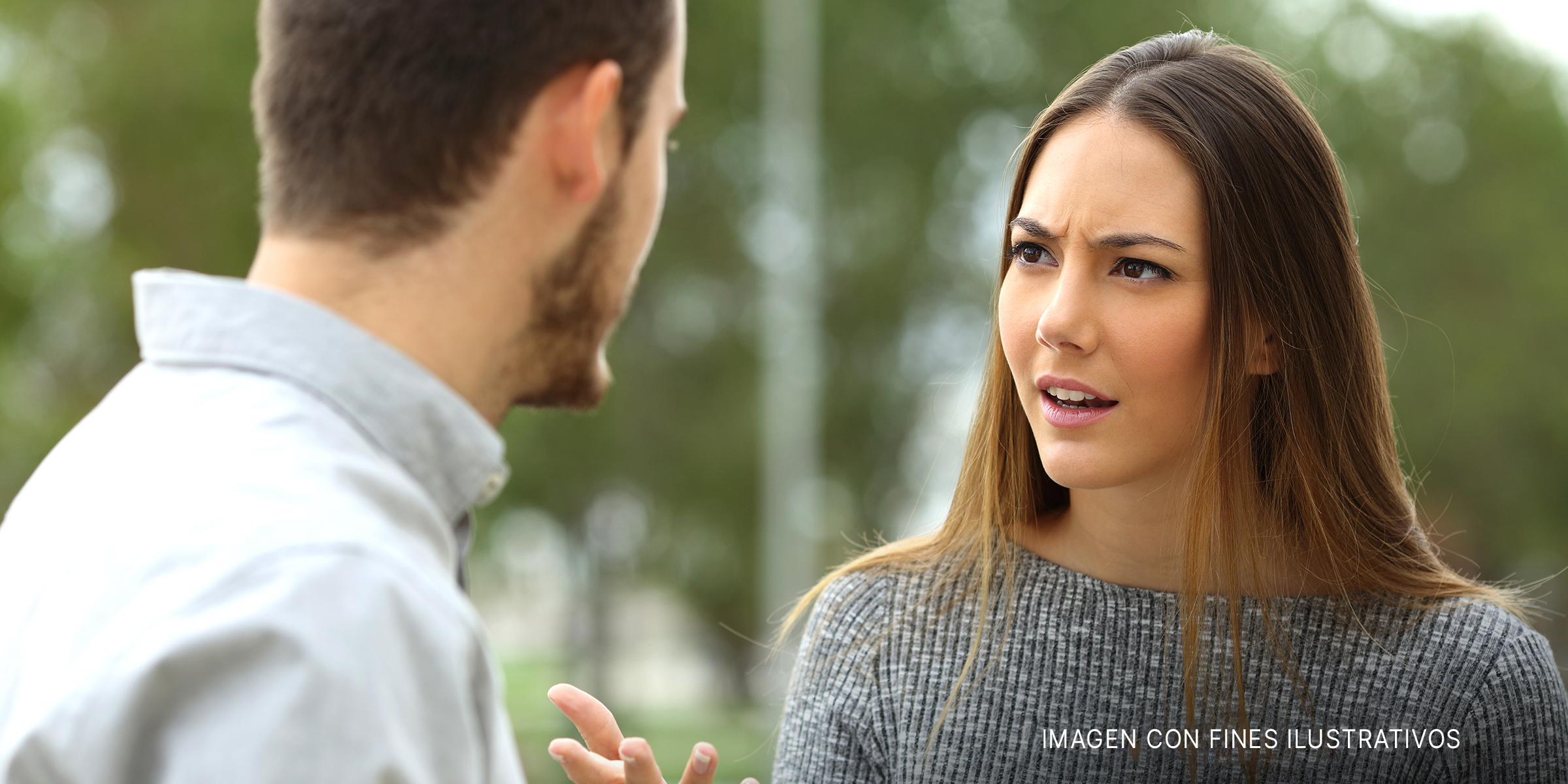 Mujer discutiendo con un hombre | Foto: Shutterstock