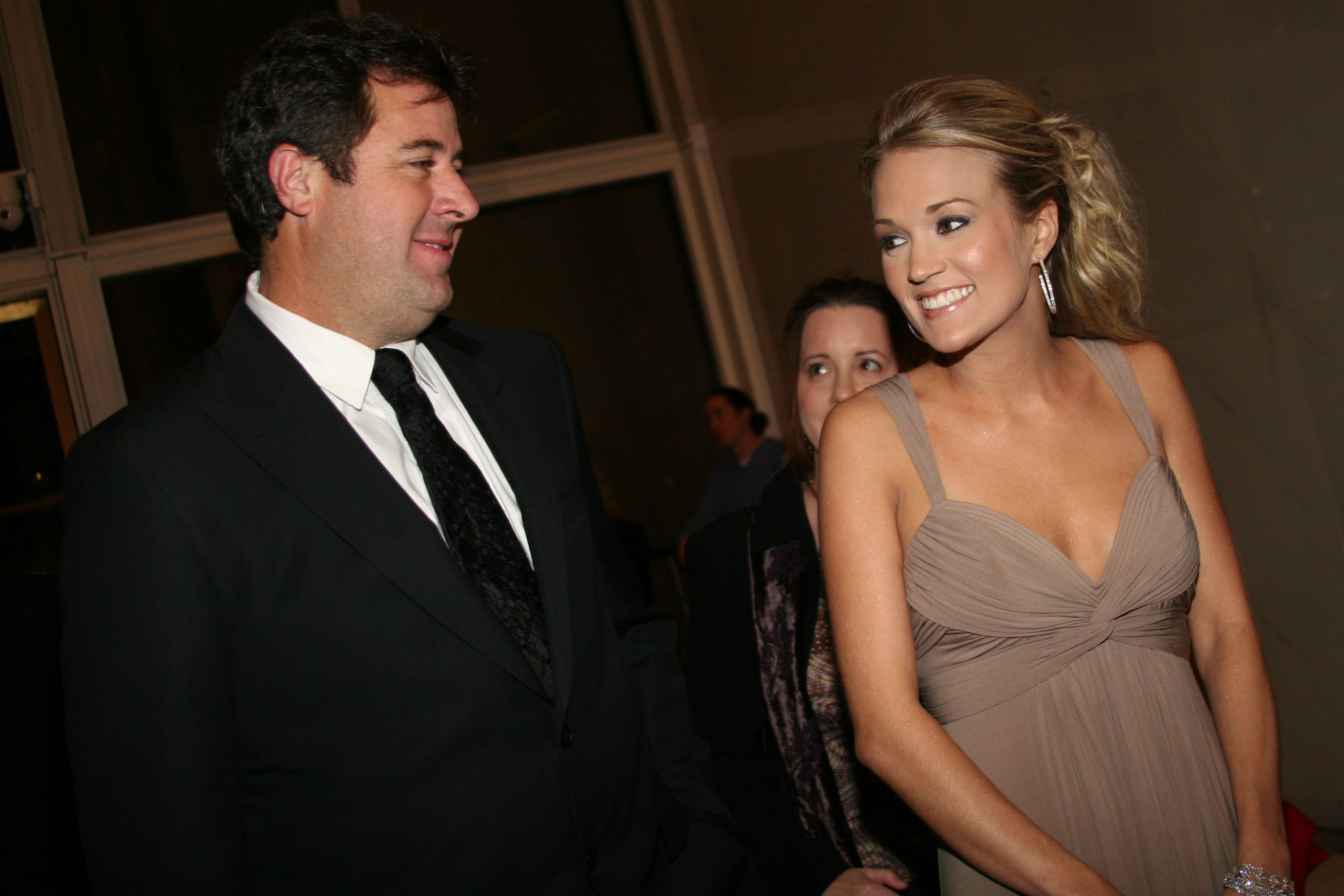 Carrie también posó con Vince Gill durante la celebración; Gill interpretó "I Will Always Love You" como parte del homenaje musical a Dolly. | Fuente: Getty Images