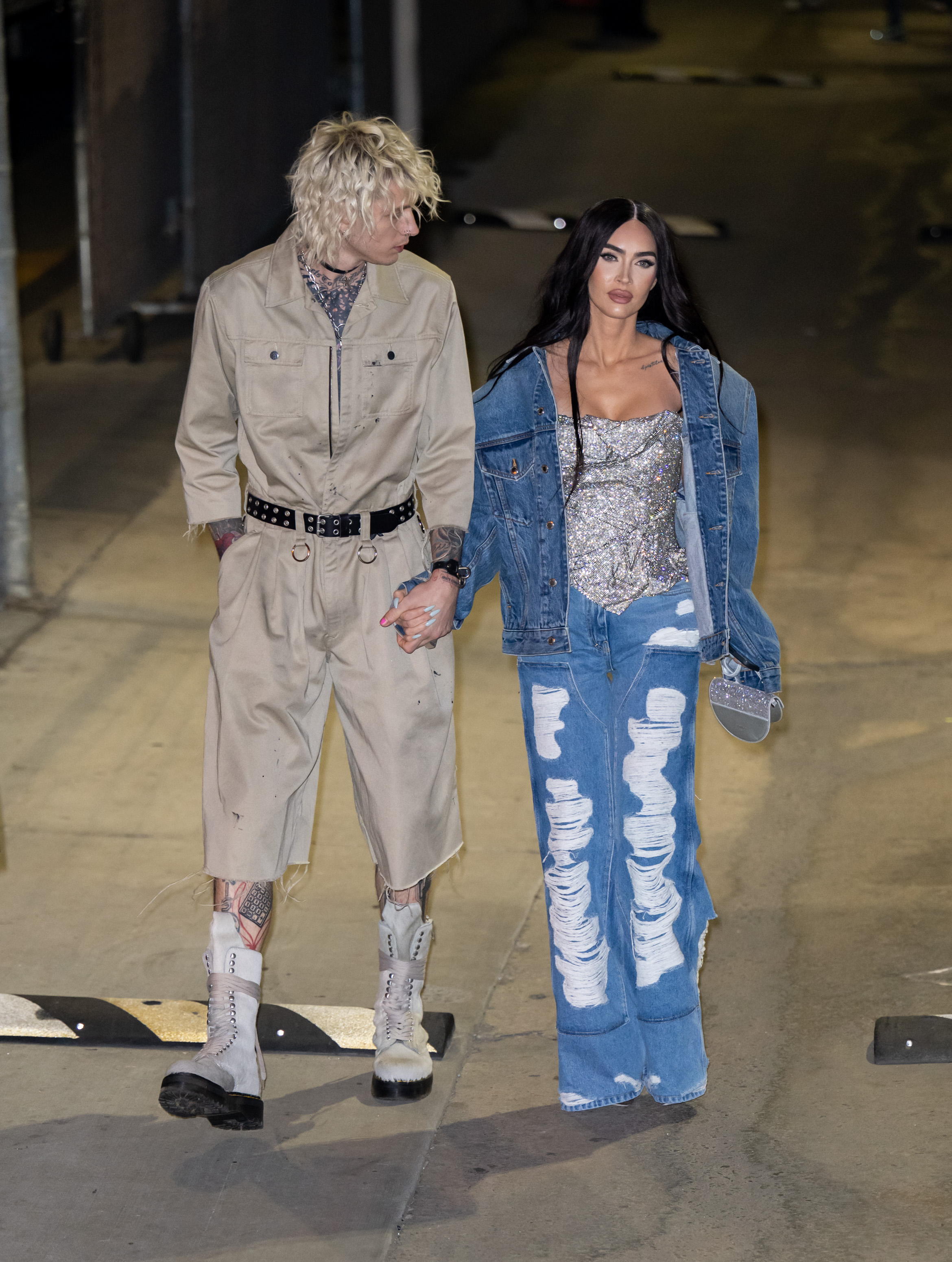 Machine Gun Kelly y Megan Fox vistos saliendo en Los Ángeles, California, el 7 de diciembre de 2022 | Fuente: Getty Images