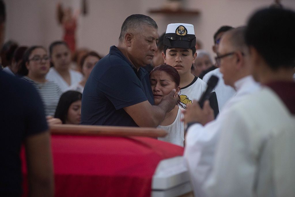 Padres de América Yamilet en su funeral. | Foto: Getty Images