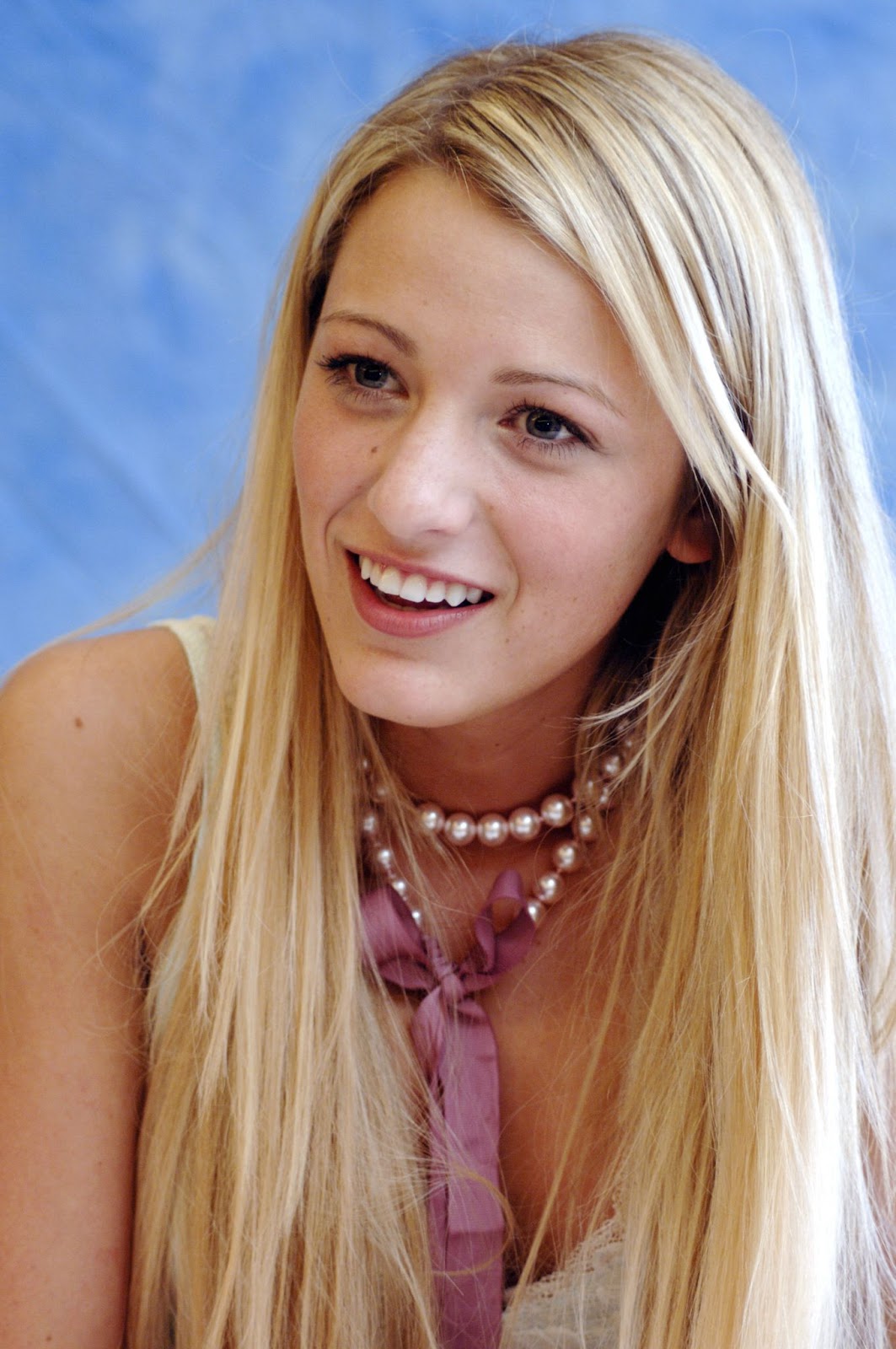 Blake Lively durante la rueda de prensa de "Sisterhood of the Traveling Pants" en Los Ángeles, California, en 2005 | Fuente: Getty Images