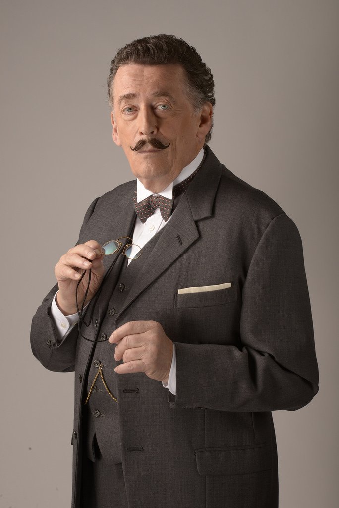 Robert Powell como Poirot en 'Black Coffee'. | Imagen: Flickr