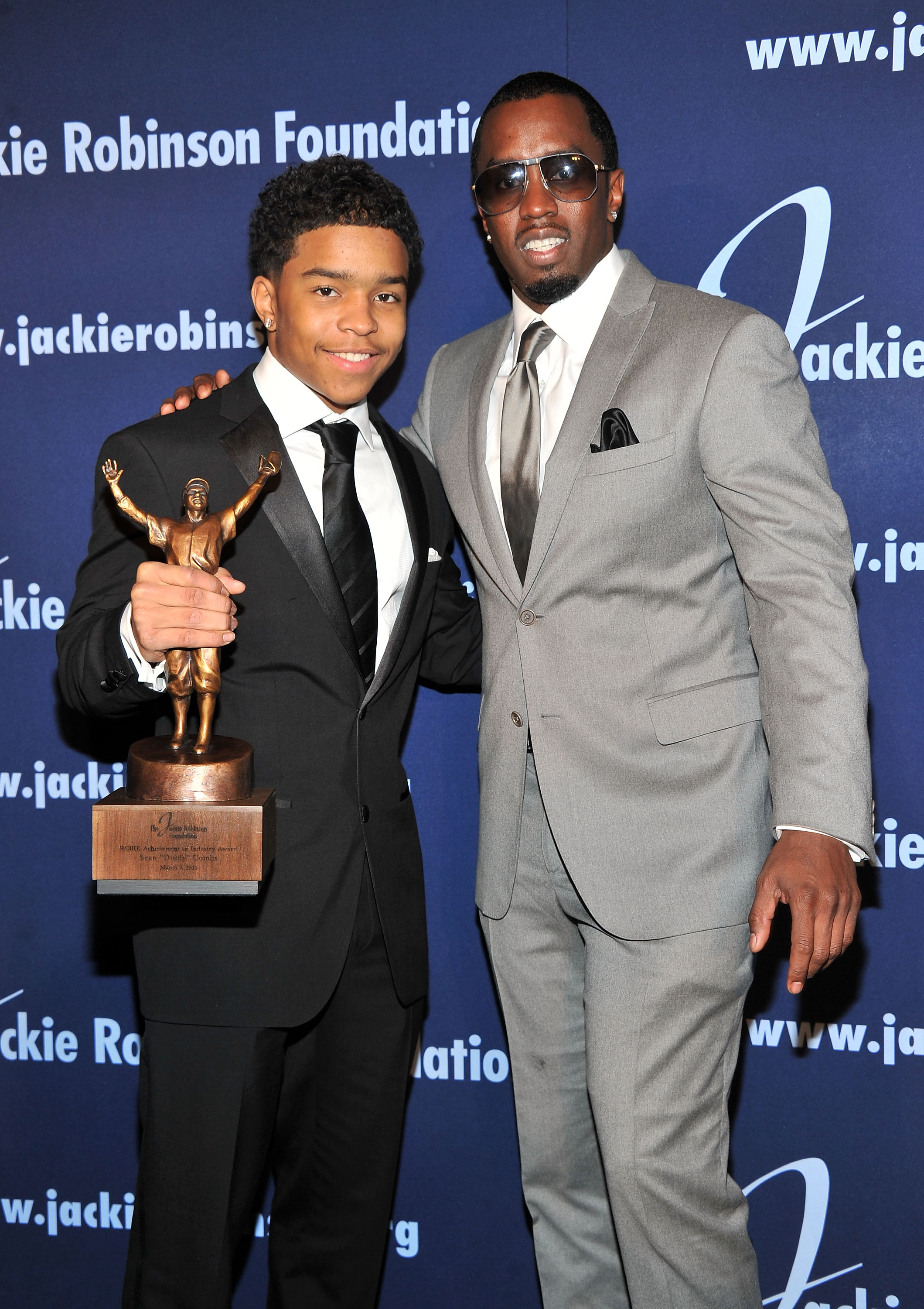 Justin y Diddy Combs asisten a la Gala de Premios de la Fundación Jackie Robinson el 7 de marzo de 2011, en Nueva York. | Fuente: Getty Images