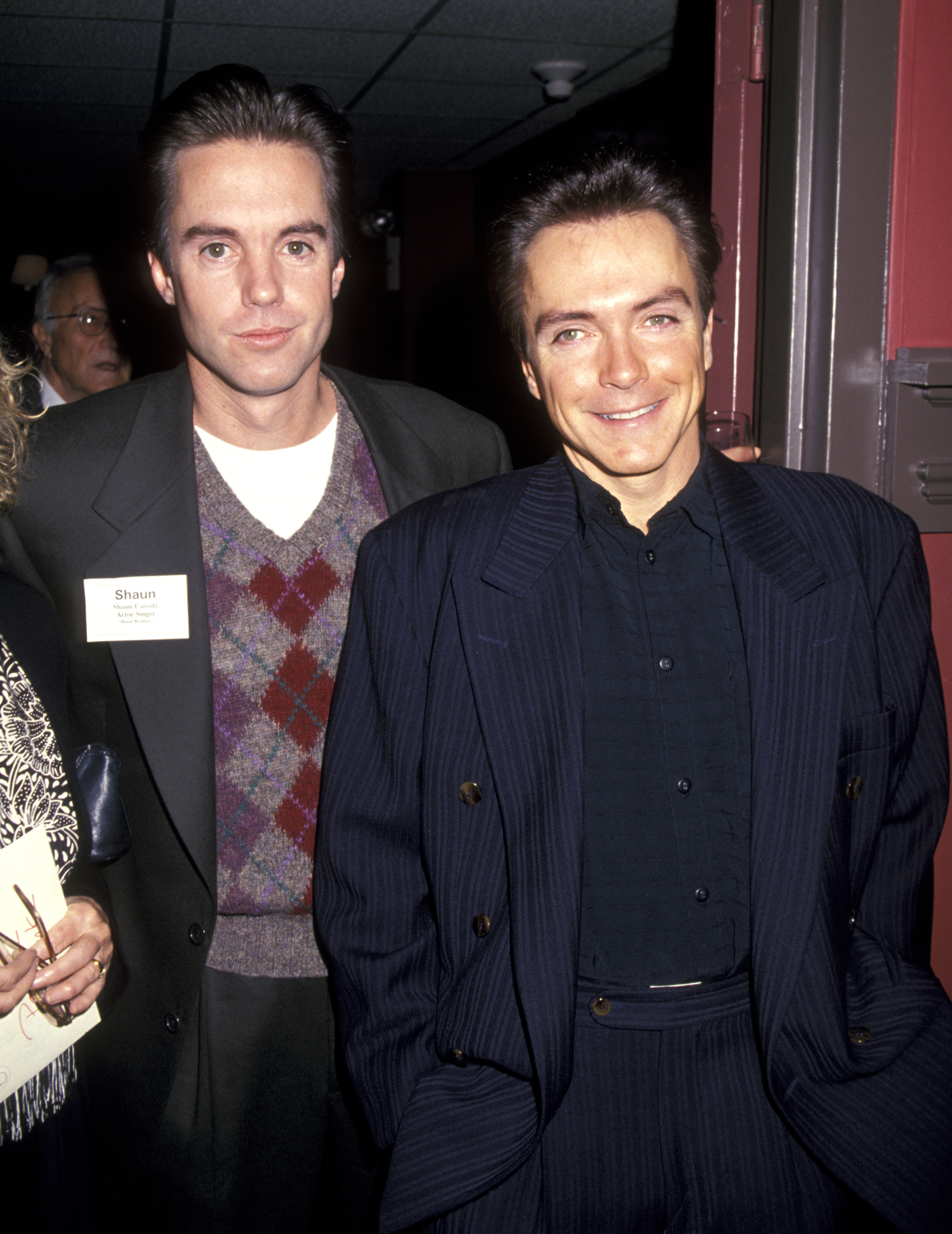 Shaun Cassidy y David Cassidy durante el almuerzo benéfico del Hospital St. Clare el 6 de octubre de 1993, en Nueva York | Fuente: Getty Images