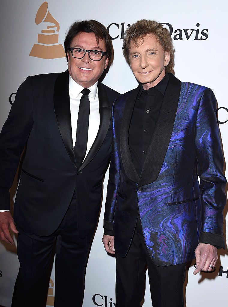 Garry Kief y Barry Manilow en la Gala Pre-GRAMMY 2016 el 15 de febrero de 2016. | Fuente: Getty Images