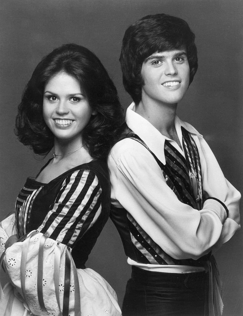 Marie y Donny Osmond en foto de estudio en 1975. | Foto: Getty Images