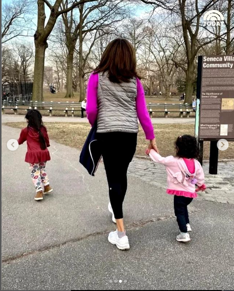 Hoda Kotb y sus hijas: foto publicada el 12 de agosto de 2024 | Fuente: Instagram/hodaandjenna