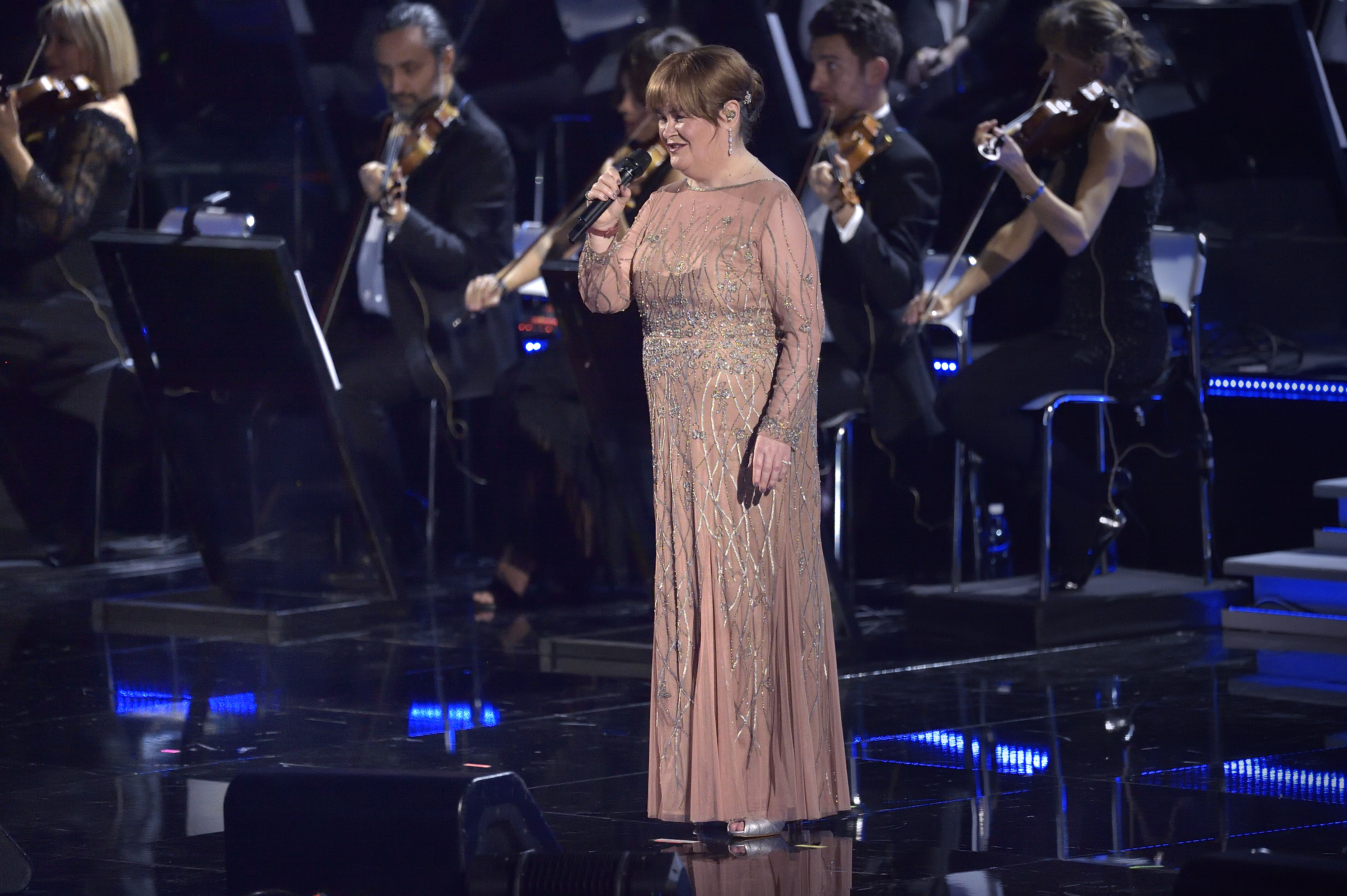 Susan Boyle actúa durante el concierto anual de Navidad en la Ciudad del Vaticano el 14 de diciembre de 2019 | Fuente: Getty Images