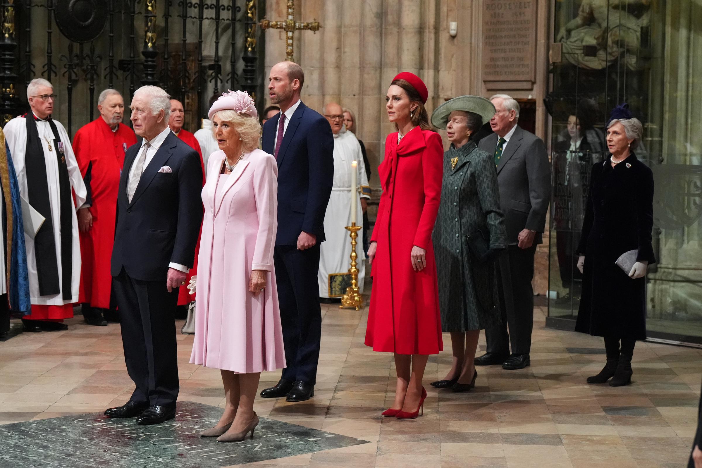 El rey Charles III, la reina Camilla, el príncipe William, la princesa Catherine, la princesa Anne, la princesa real, el príncipe Richard, duque de Gloucester, y Birgitte, duquesa de Gloucester en la Abadía de Westminster en Londres, el 10 de marzo de 2025 | Fuente: Getty Images