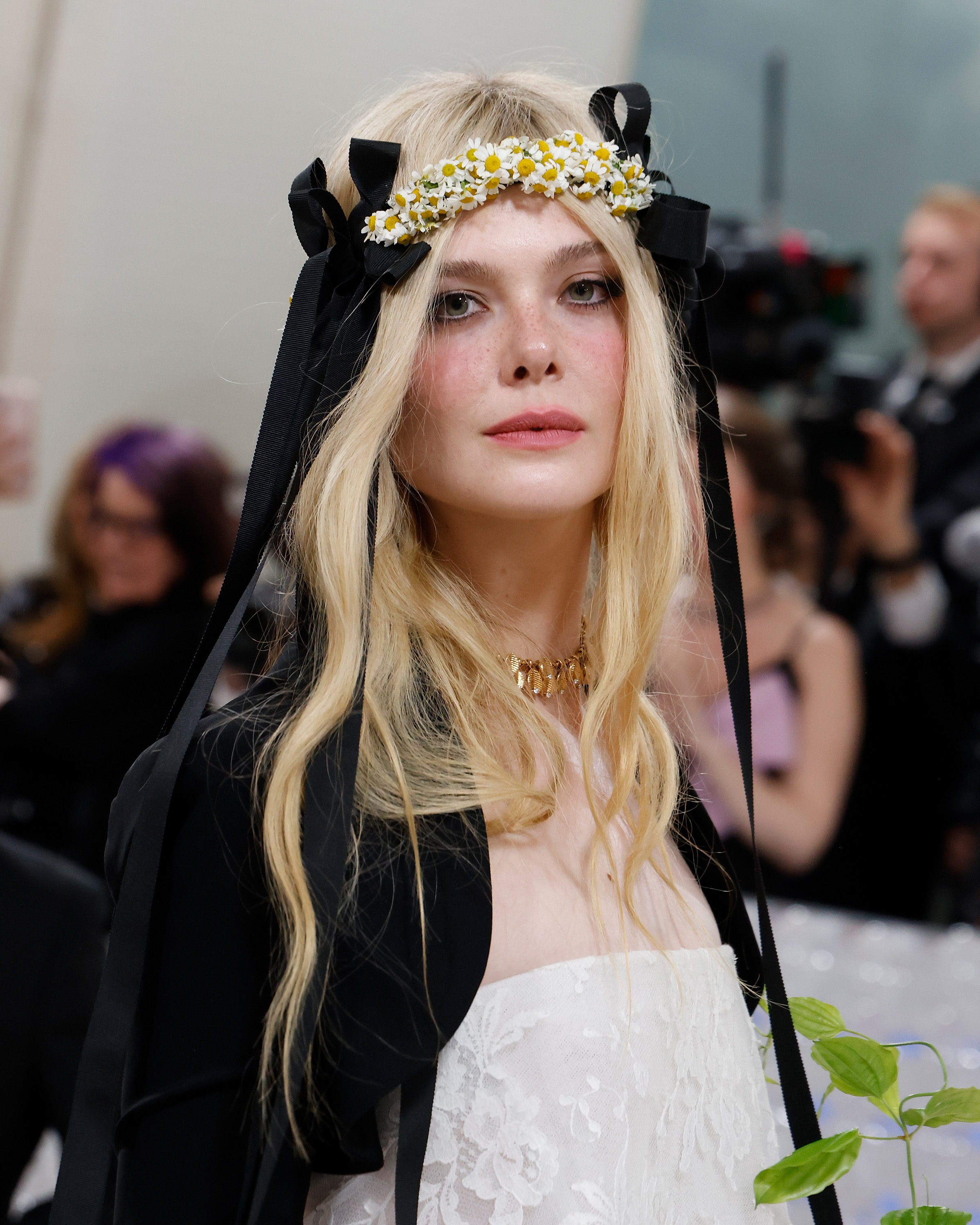 Elle Fanning asiste a la gala benéfica del Costume Institute 2023 que celebra "Karl Lagerfeld: A Line of Beauty" en Nueva York, el 1 de mayo de 2023. | Fuente: Getty Images