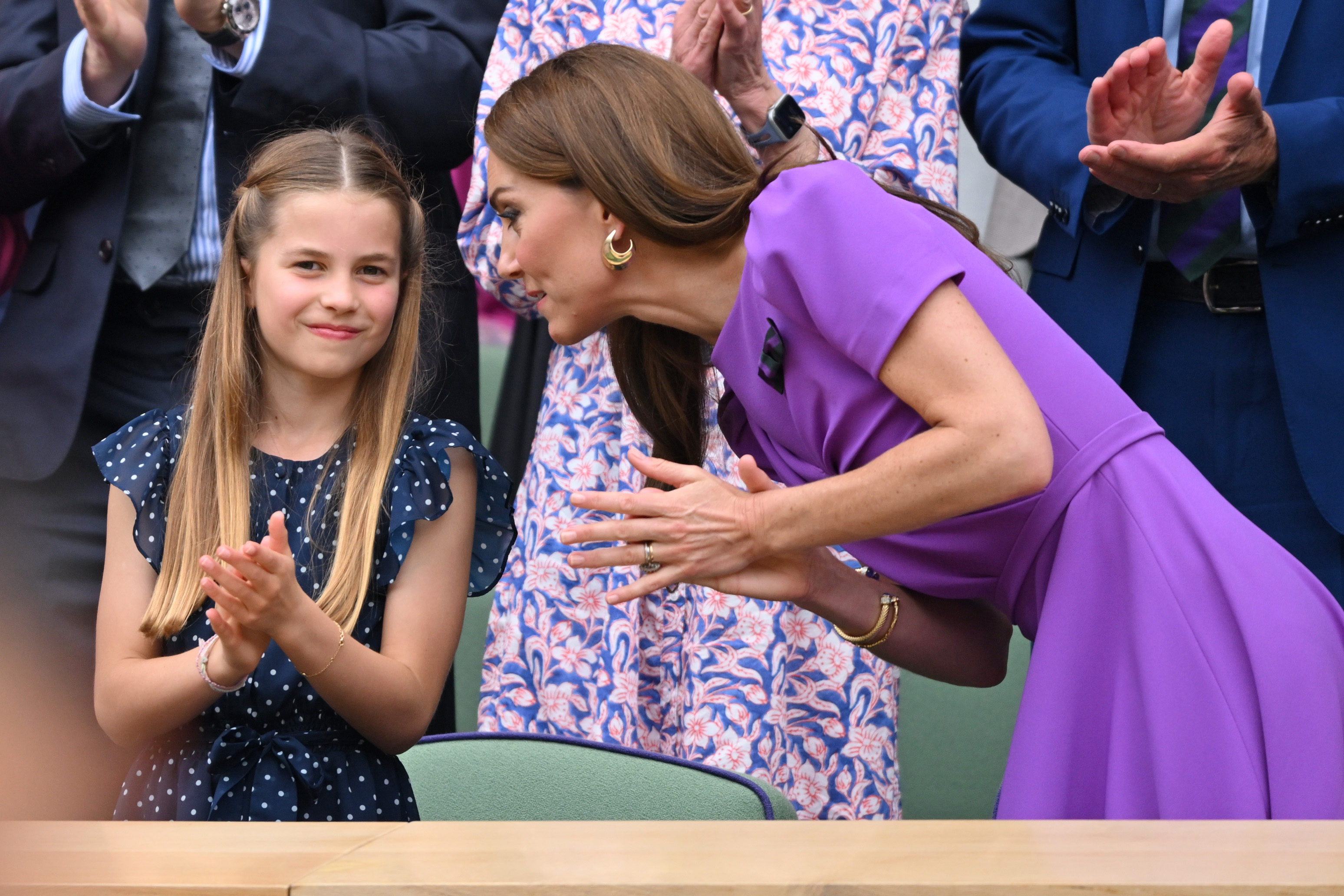 La princesa Catherine y la princesa Charlotte durante la decimocuarta jornada de The Championships Wimbledon 2024 en el All England Lawn Tennis and Croquet Club el 14 de julio de 2024 en Londres, Inglaterra | Fuente: Getty Images