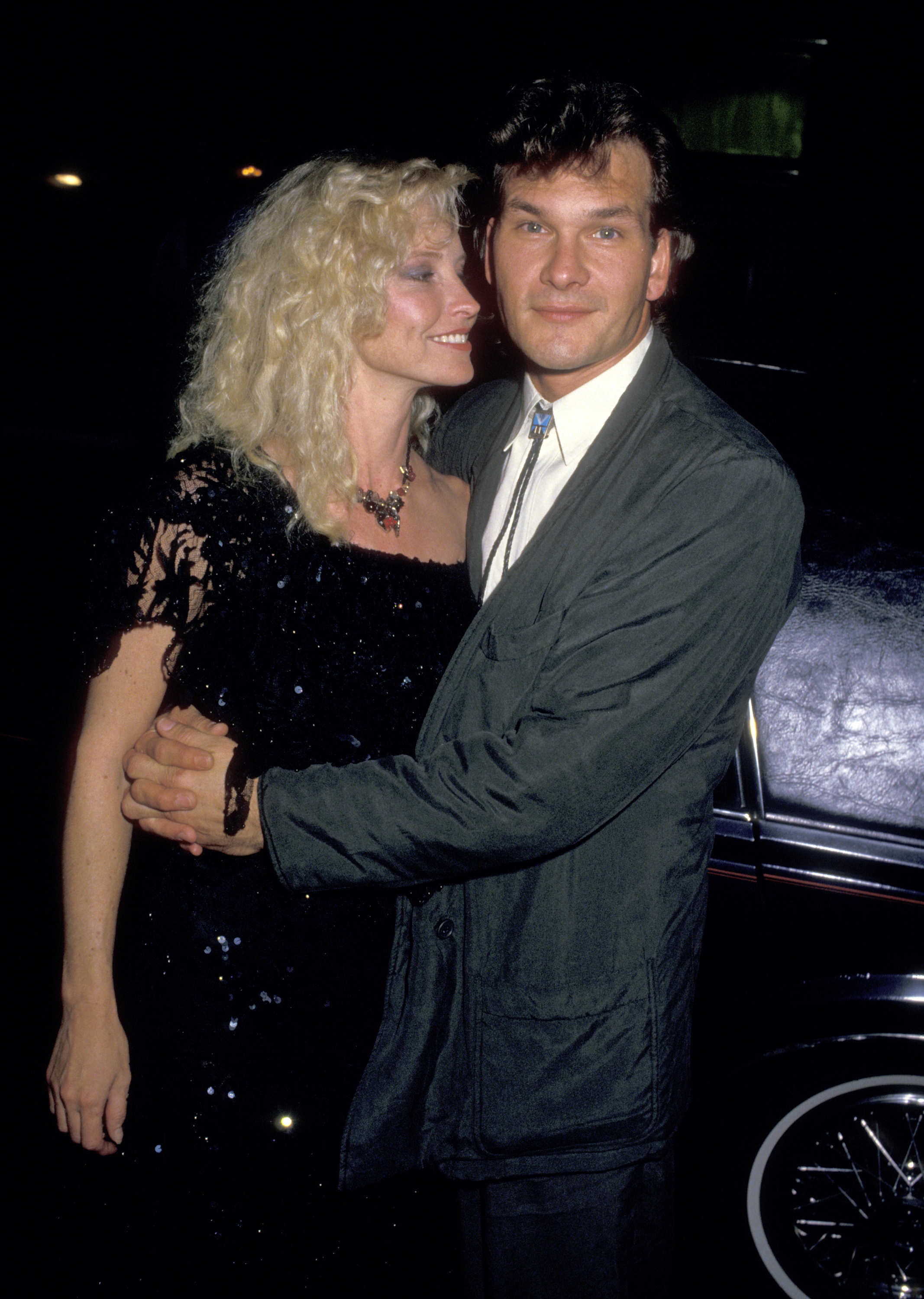 Lisa Niemi y Patrick Swayze en el estreno de "Dirty Dancing" el 17 de agosto de 1987 en el Teatro Gemini de Nueva York | Foto: Getty Images