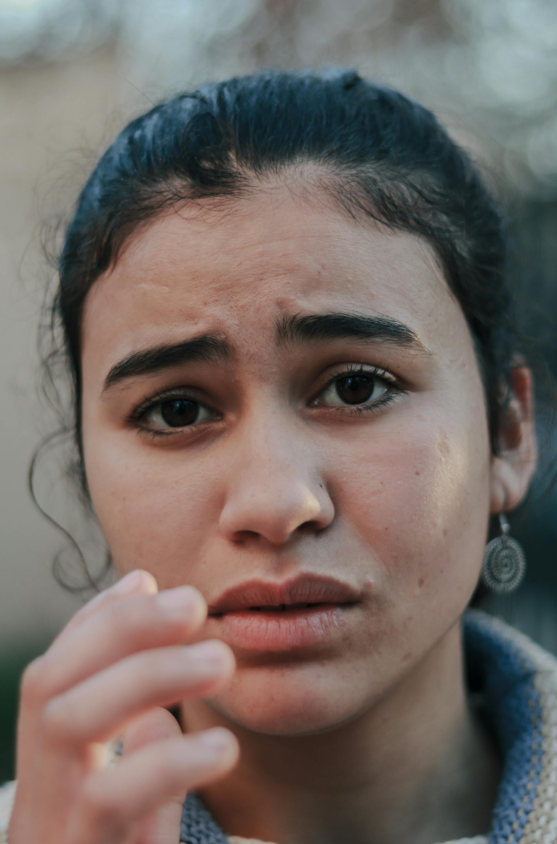 Una mujer preocupada | Fuente: Pexels