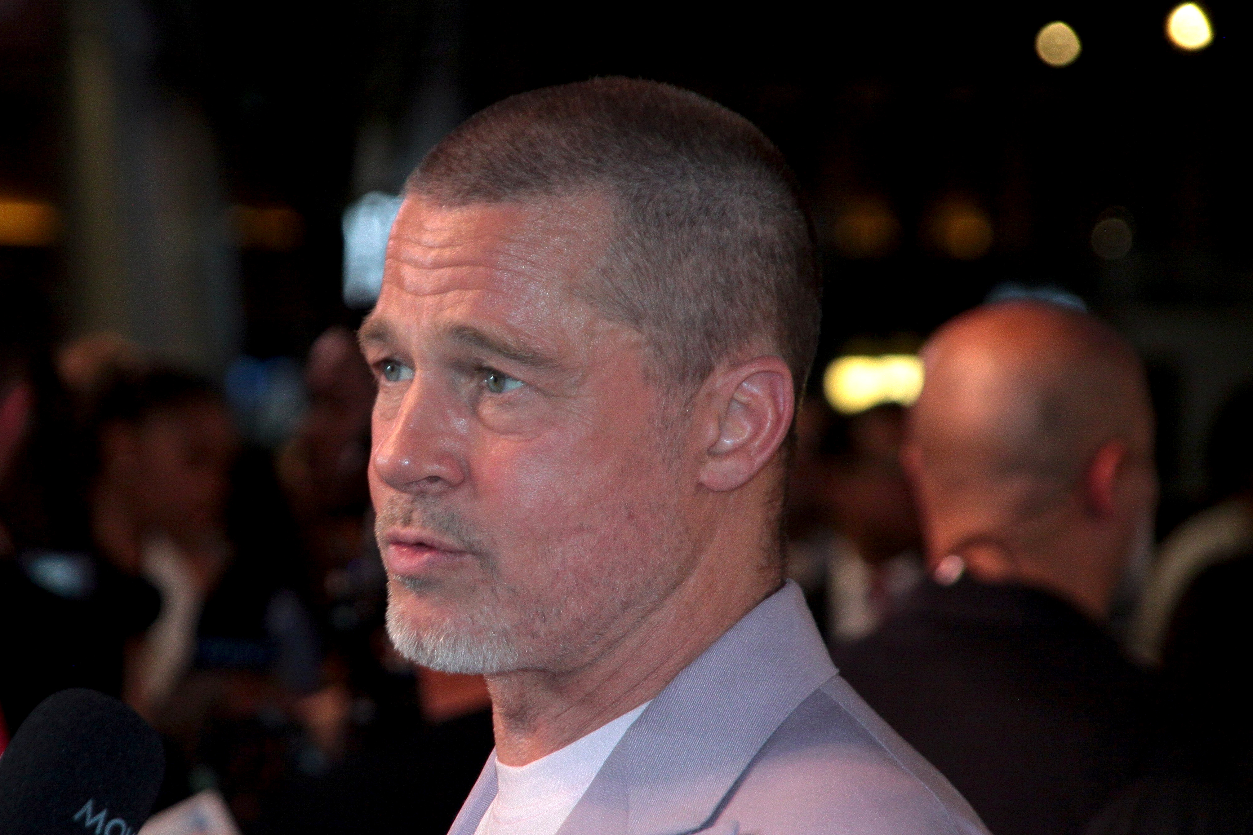 Brad Pitt pisó la alfombra roja en Ciudad de México el 9 de junio de 2025. De Ramón lo acompañó durante gran parte de la gira promocional de su película inspirada en la Fórmula 1. | Fuente: Getty Images