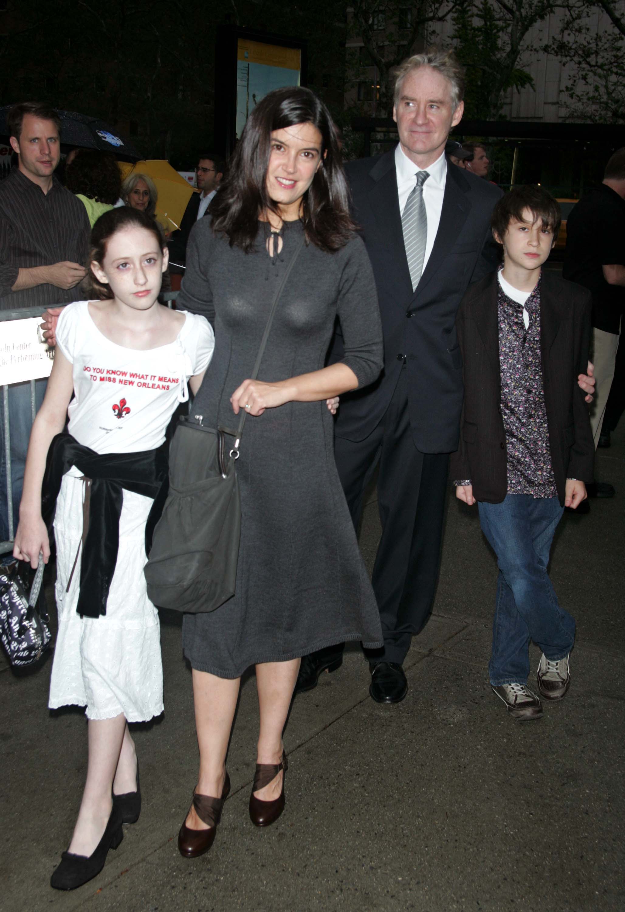 Greta, la actriz, Kevin y Owen Kline en el estreno de "The Squid and the Whale" en el Festival de Cine de Nueva York el 26 de septiembre de 2005 | Fuente: Getty Images