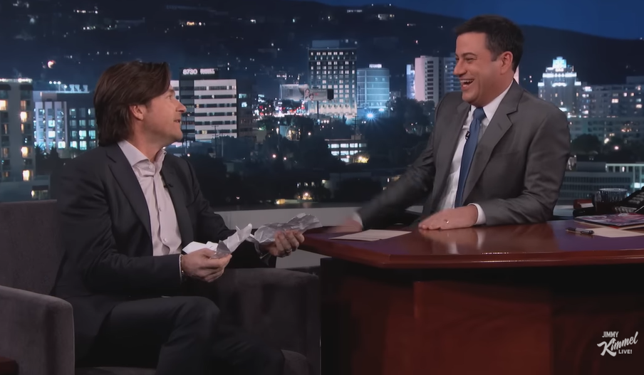 Jason Bateman y Jimmy Kimmel en "Jimmy Kimmel Live", del 19 de noviembre de 2014 | Fuente: YouTube/@JimmyKimmelLive