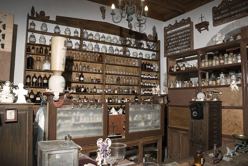 Interior de una farmacia tradicional. | Foto: Wikipedia