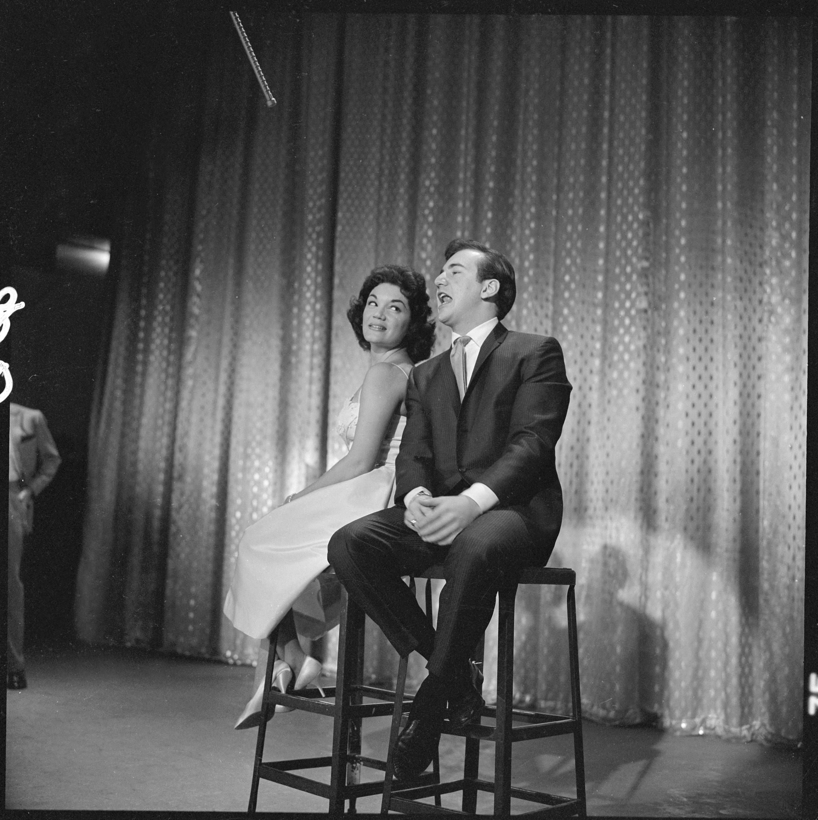 La cantante y actriz y Bobby Darin actuando en "The Ed Sullivan Show" el 3 de enero de 1960 | Fuente: Getty Images