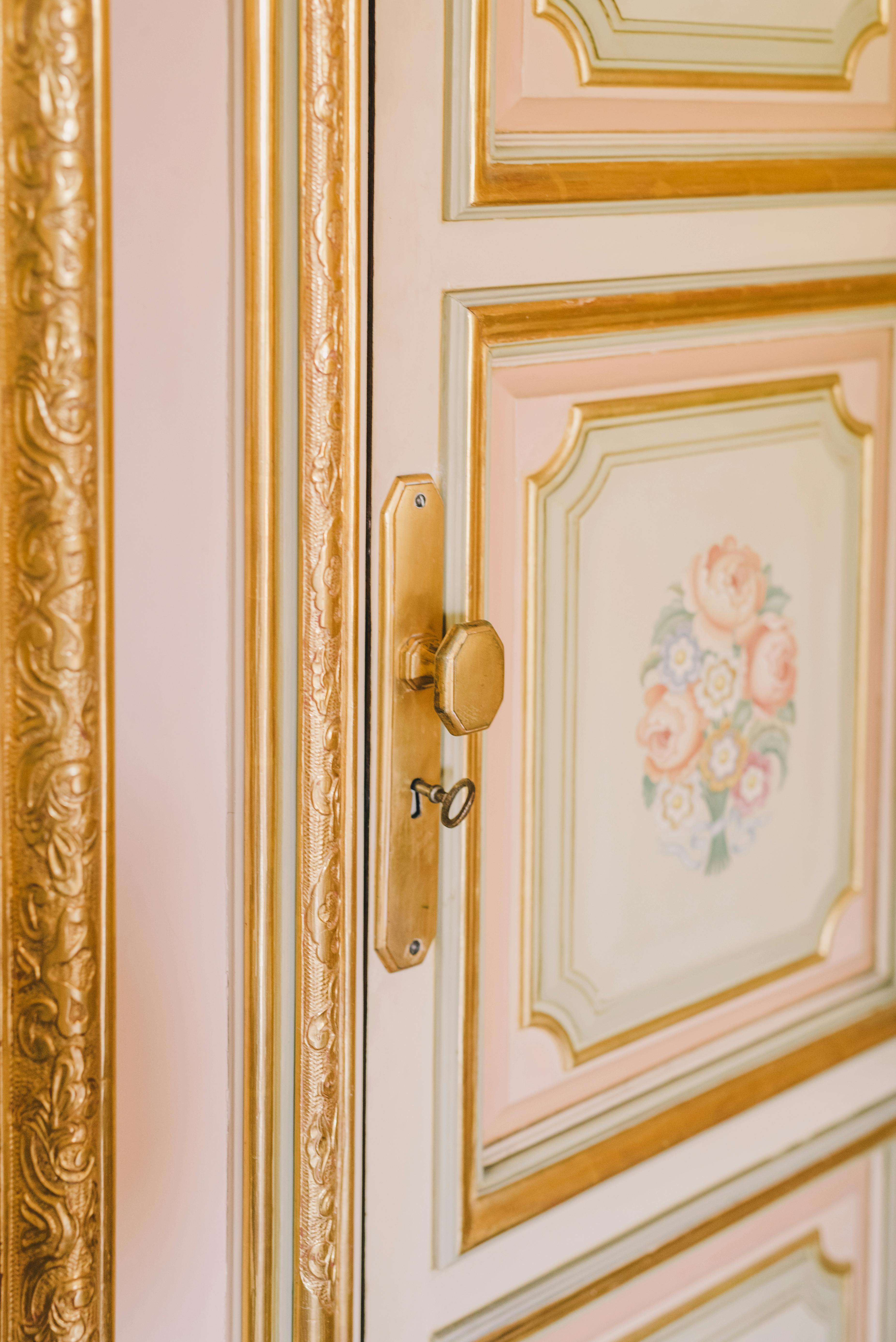 Una puerta cerrada | Fuente: Pexels