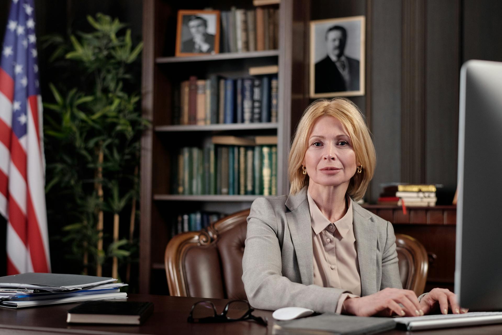 A lawyer in her office | Source: Pexels