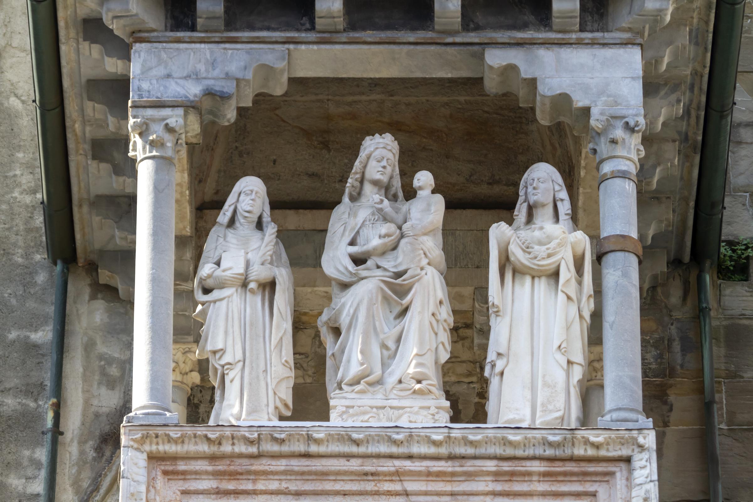 Estatuas en el exterior de la Basílica de Santa María la Mayor en Roma, Italia. | Fuente: Getty Images