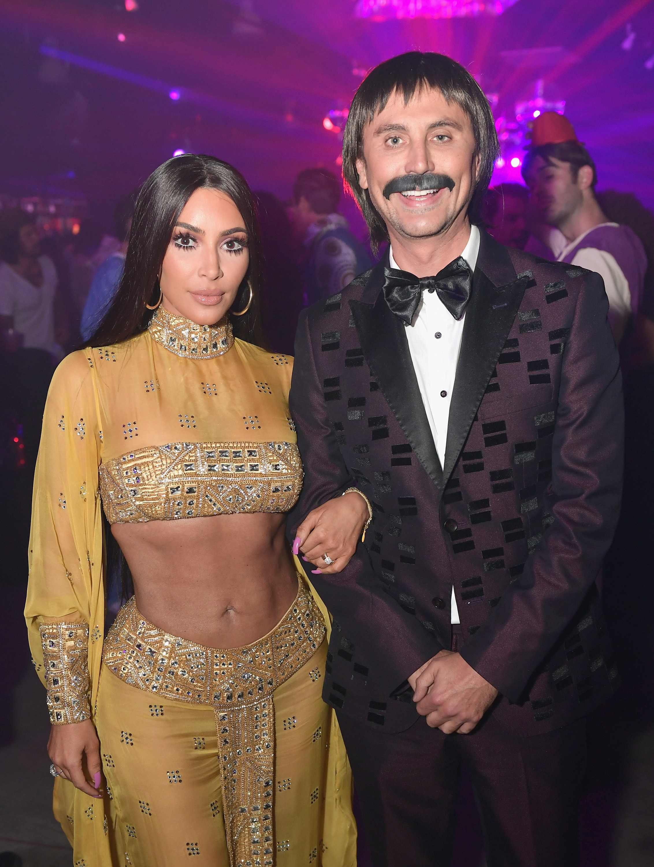 Kim Kardashian y Jonathan Cheban en la fiesta de Halloween de Casamigos el 27 de octubre de 2017 en Los Ángeles, California | Fuente: Getty Images