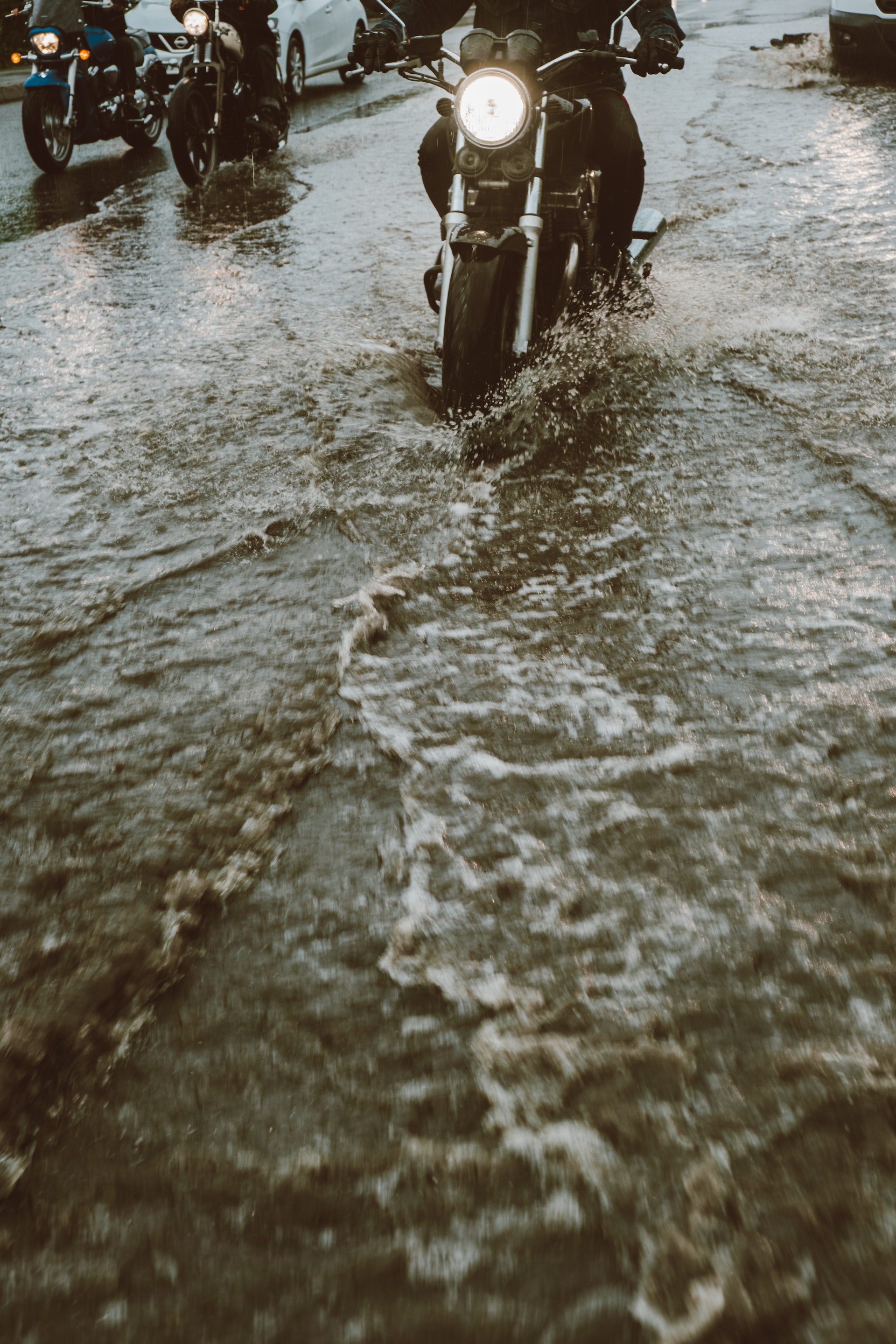 Una carretera inundada | Fuente: Pexels