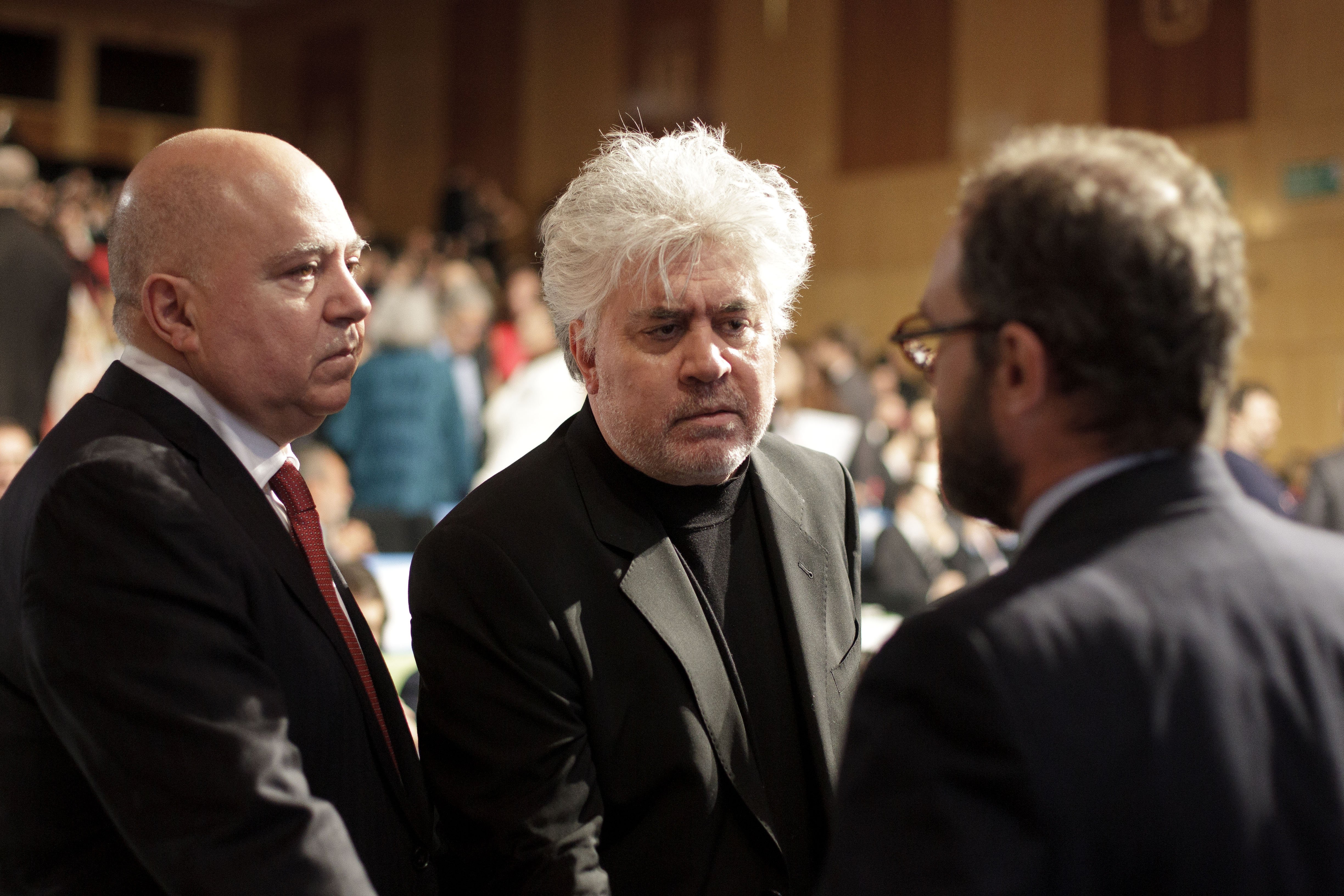 Agustín Almodóvar y Pedro Almodóvar en el Palacio de Congresos de Madrid, España en enero de 2014. | Foto: Getty Images