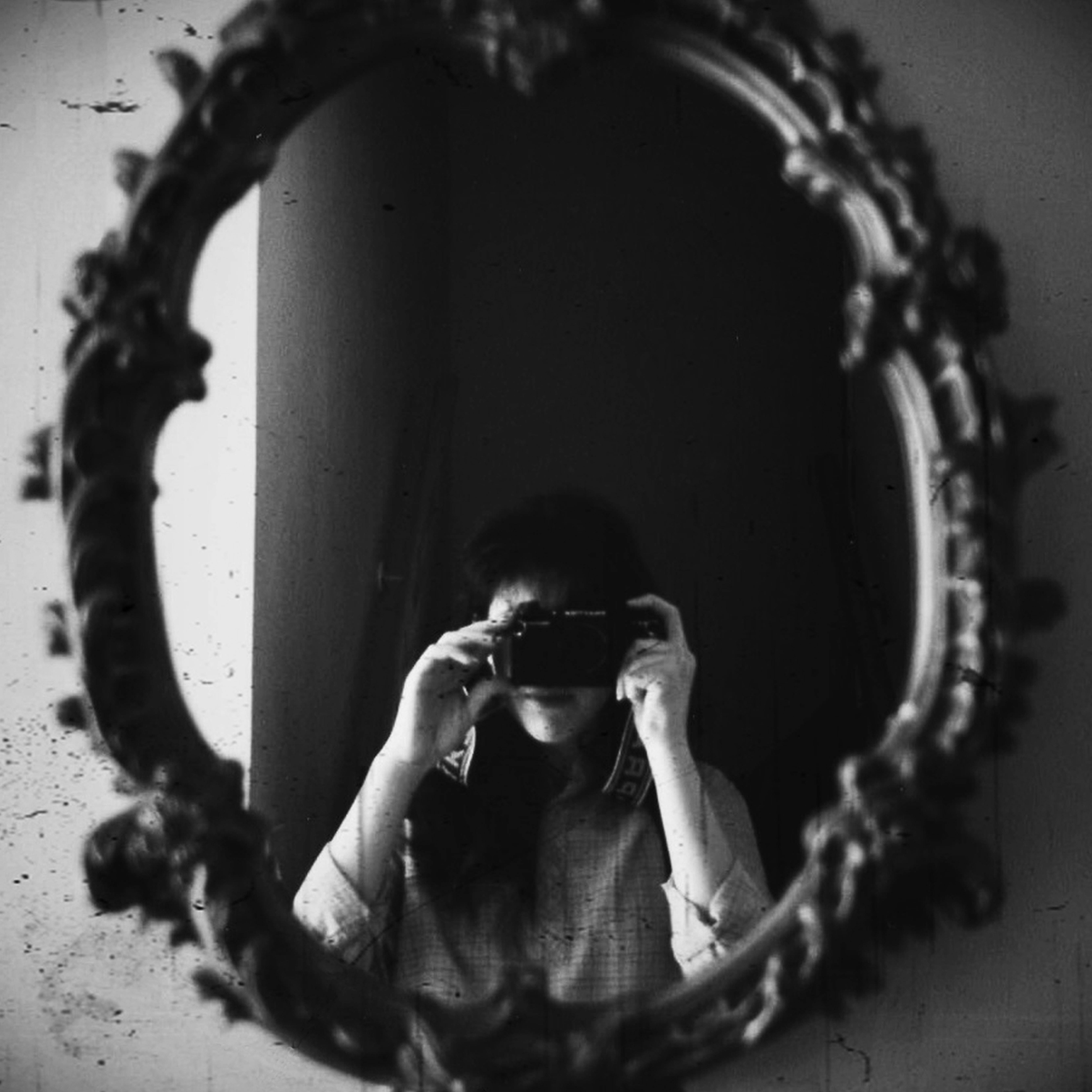 Un espejo antiguo | Fuente: Pexels