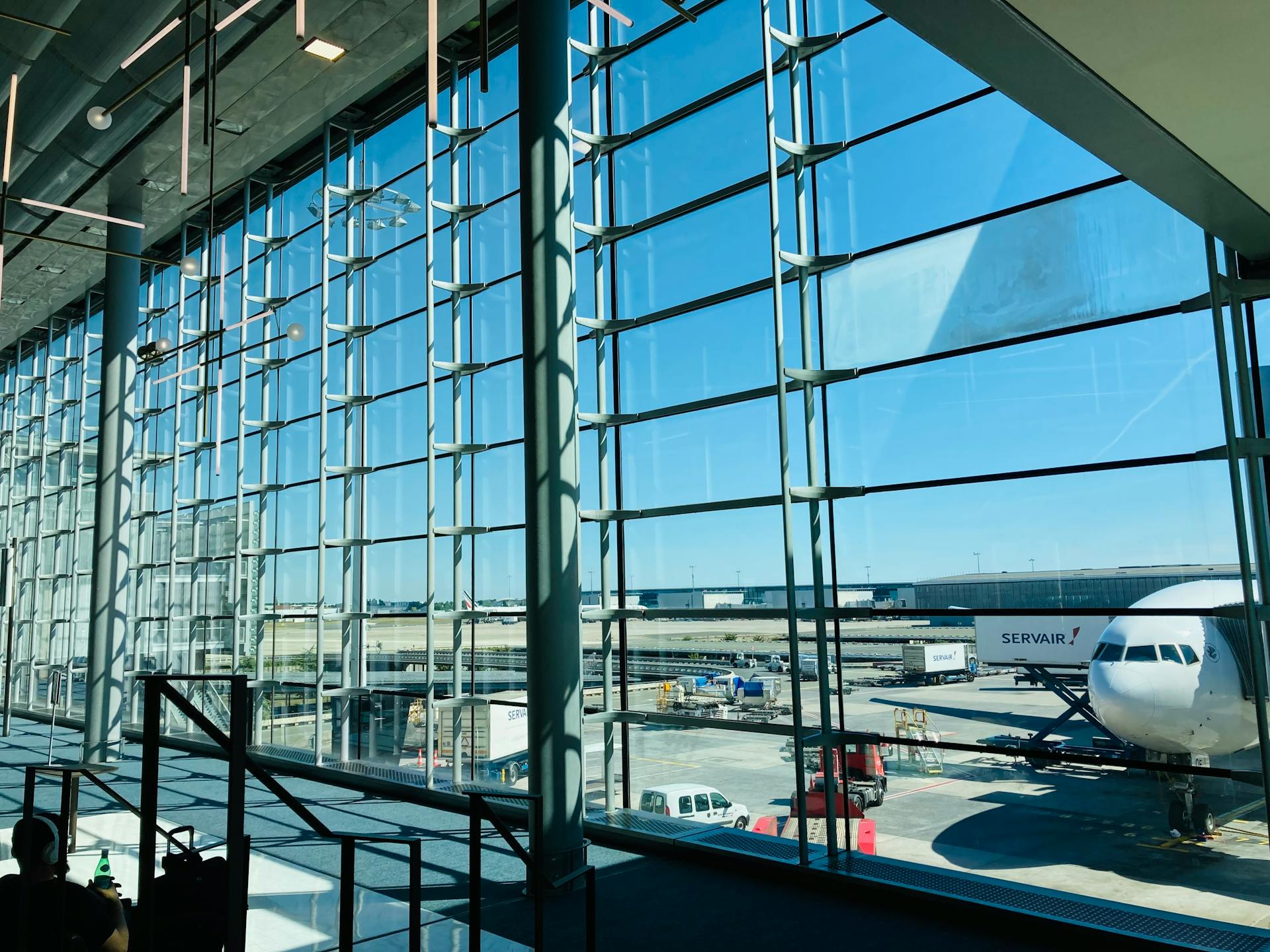 La vista desde la sala VIP de un aeropuerto | Fuente: Pexels