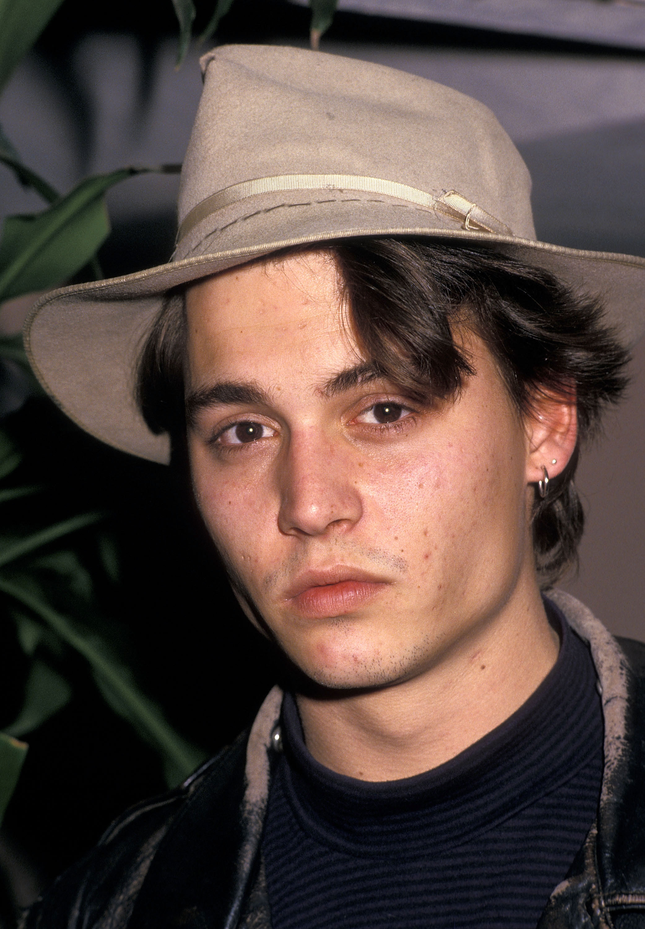 Johnny Depp el 13 de diciembre de 1987 en Sherman Oaks, California | Foto: Getty Images