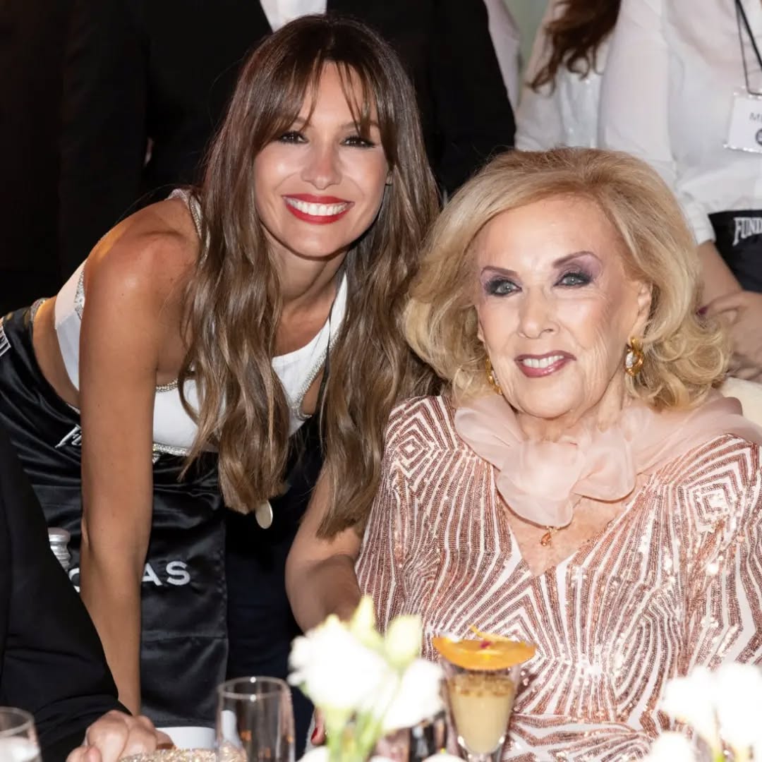 Pampita y Mirtha Legrand en la gala de Fundaleu en el hotel Alvear, Buenos Aires, el 7 de octubre de 2024 | Fuente: Instagram/holaarg