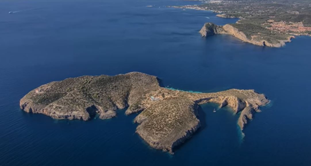 Vista aérea de la Isla Tagomago. | Foto: Youtube/Vladi private islands