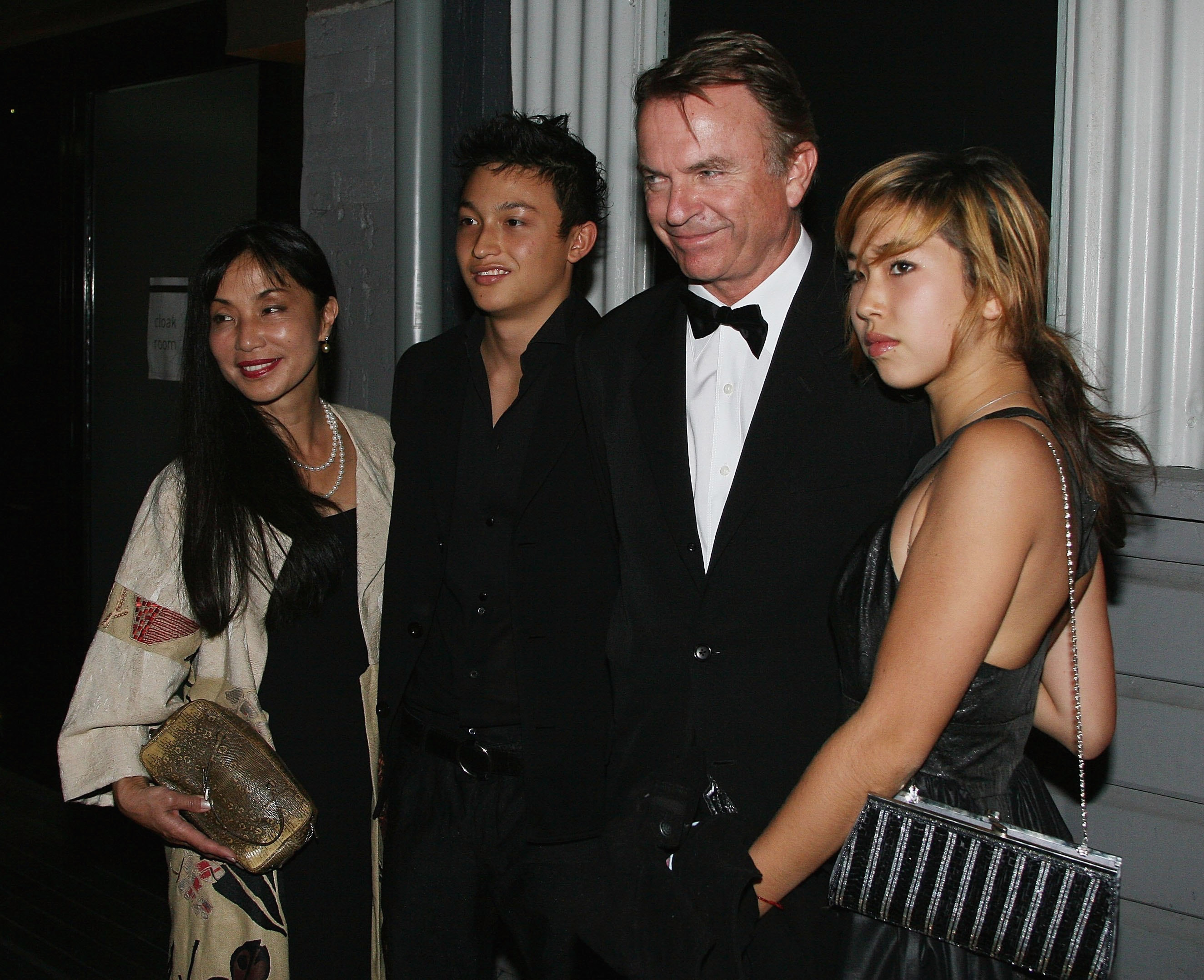 Sam Neill y su familia en la gala inaugural de la AFTRS (Australian Film Television & Radio School) en Doltone House Pyrmont el 16 de abril de 2007 en Sydney, Australia. | Fuente: Getty Images