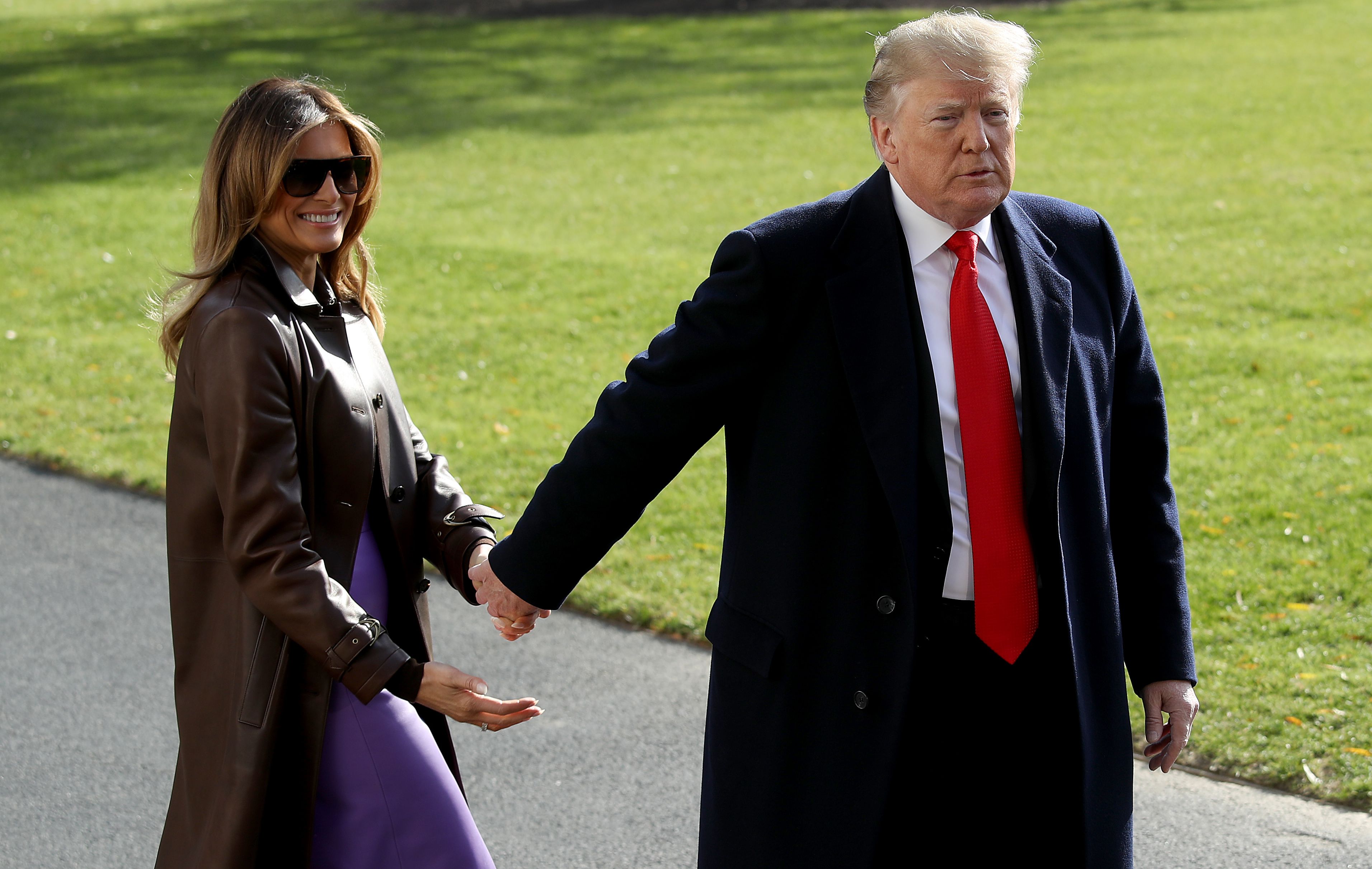 Donald Trump y su esposa Melania saliendo de la Casa Blanca, el 29 de noviembre de 2018 en Washington, DC. | Foto: Getty Images